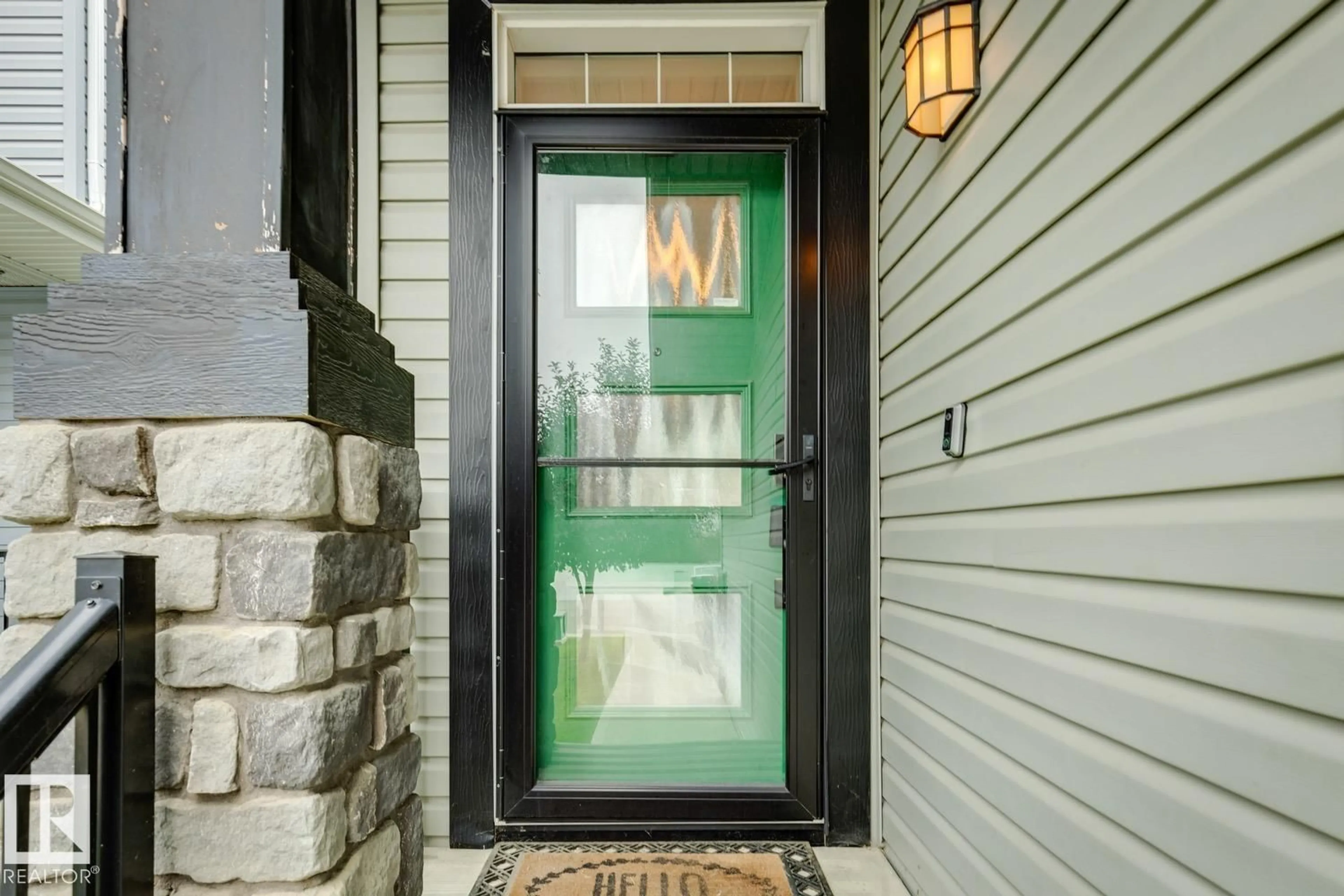 Indoor entryway for 22434 99A AV, Edmonton Alberta T5T7C3