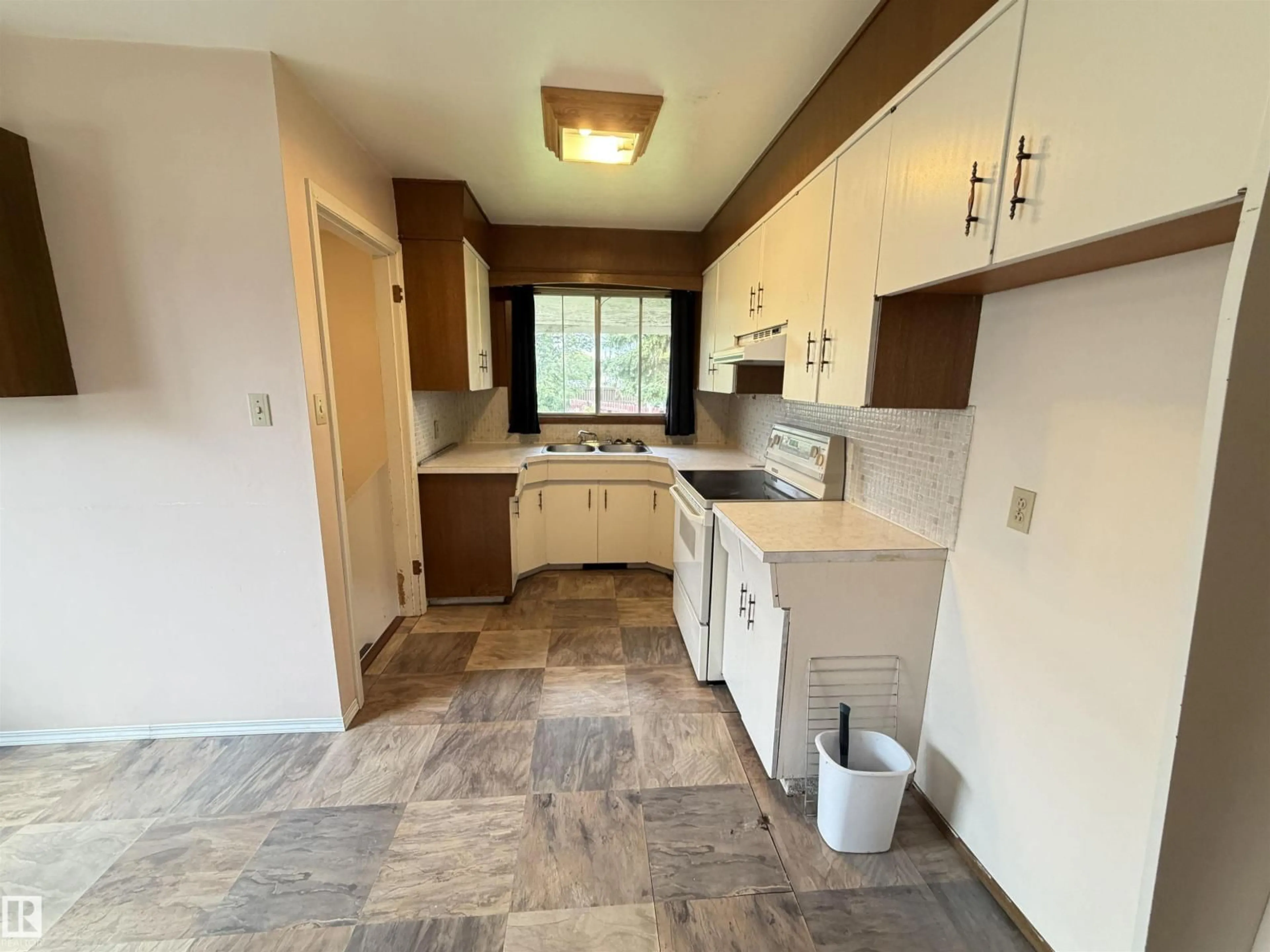 Standard kitchen, unknown for 10368 108 AV, Westlock Alberta T7P1J3