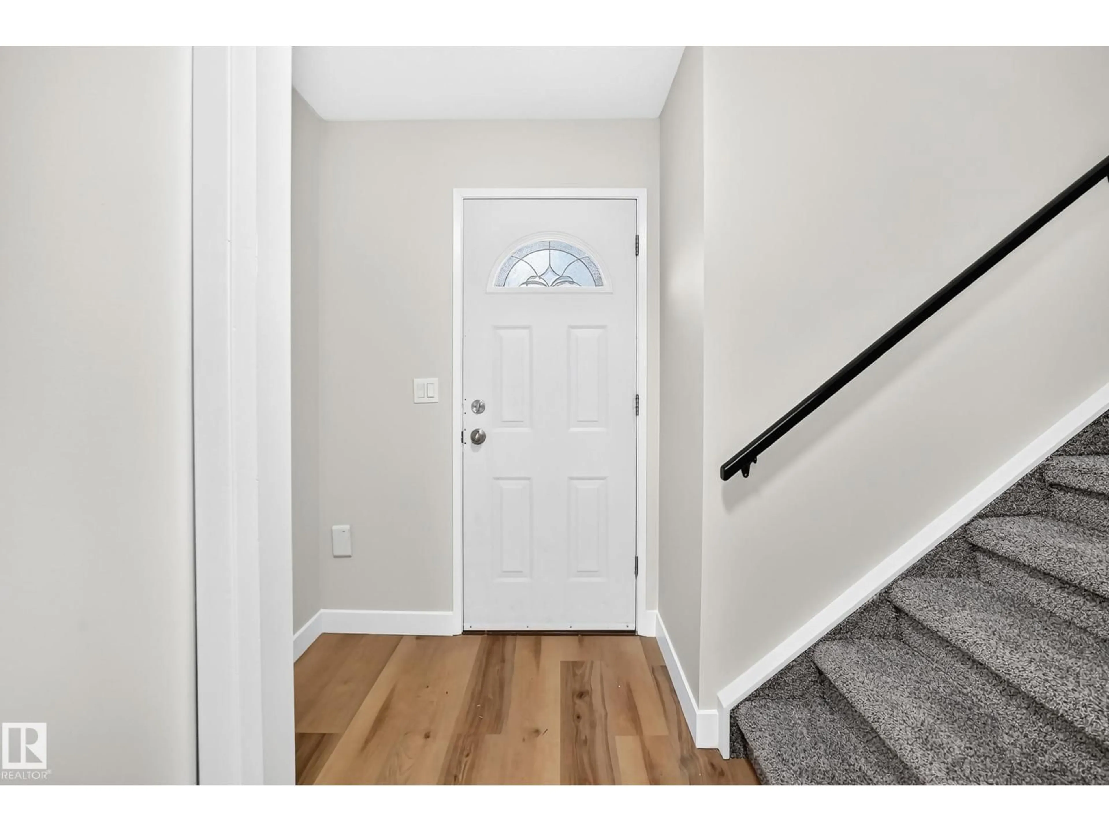 Indoor entryway for NW - 13845 24 ST, Edmonton Alberta T5Y1K1