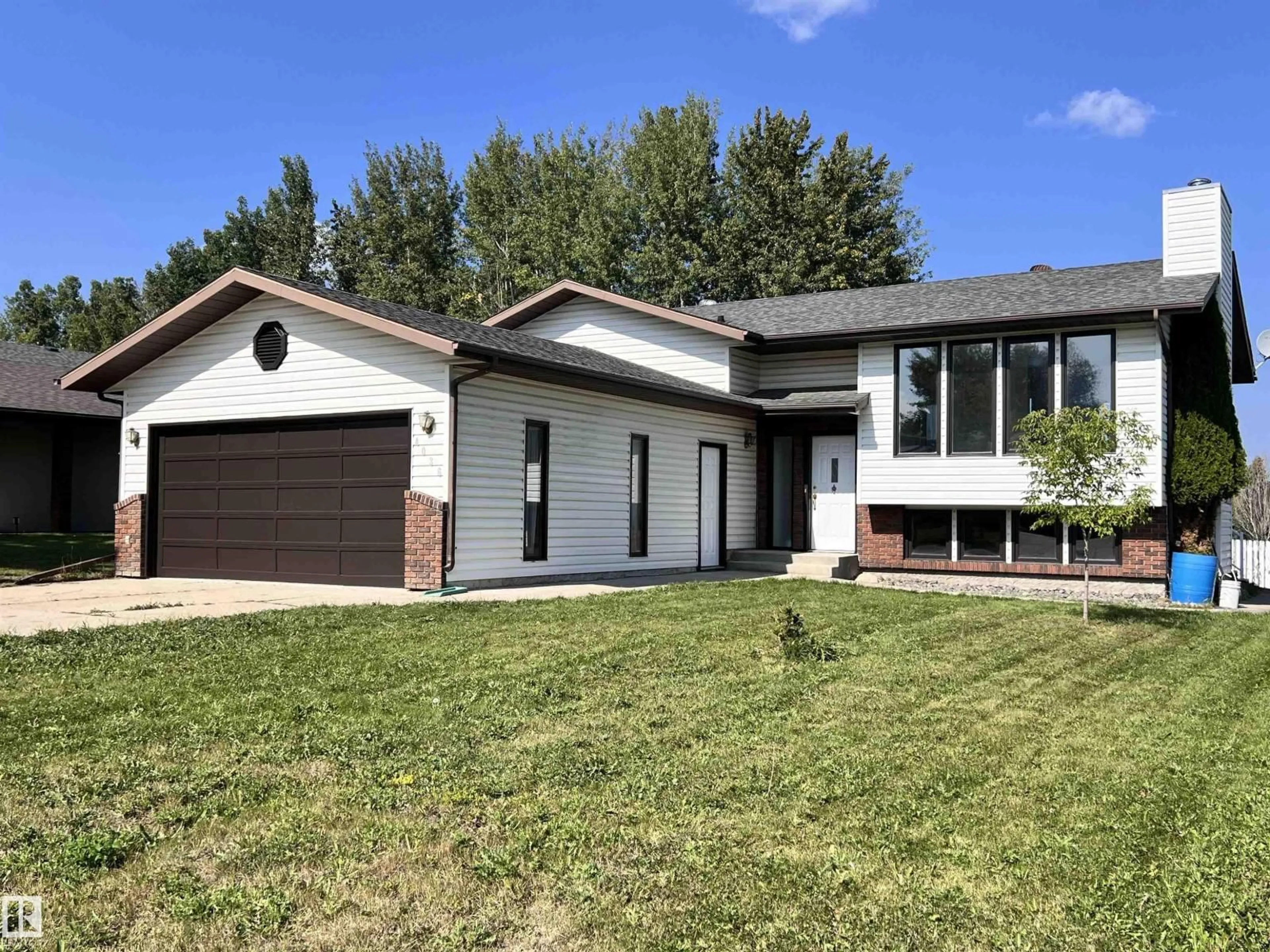 Home with vinyl exterior material, street for 4036 55 AVENUE, Drayton Valley Alberta T7A1B2