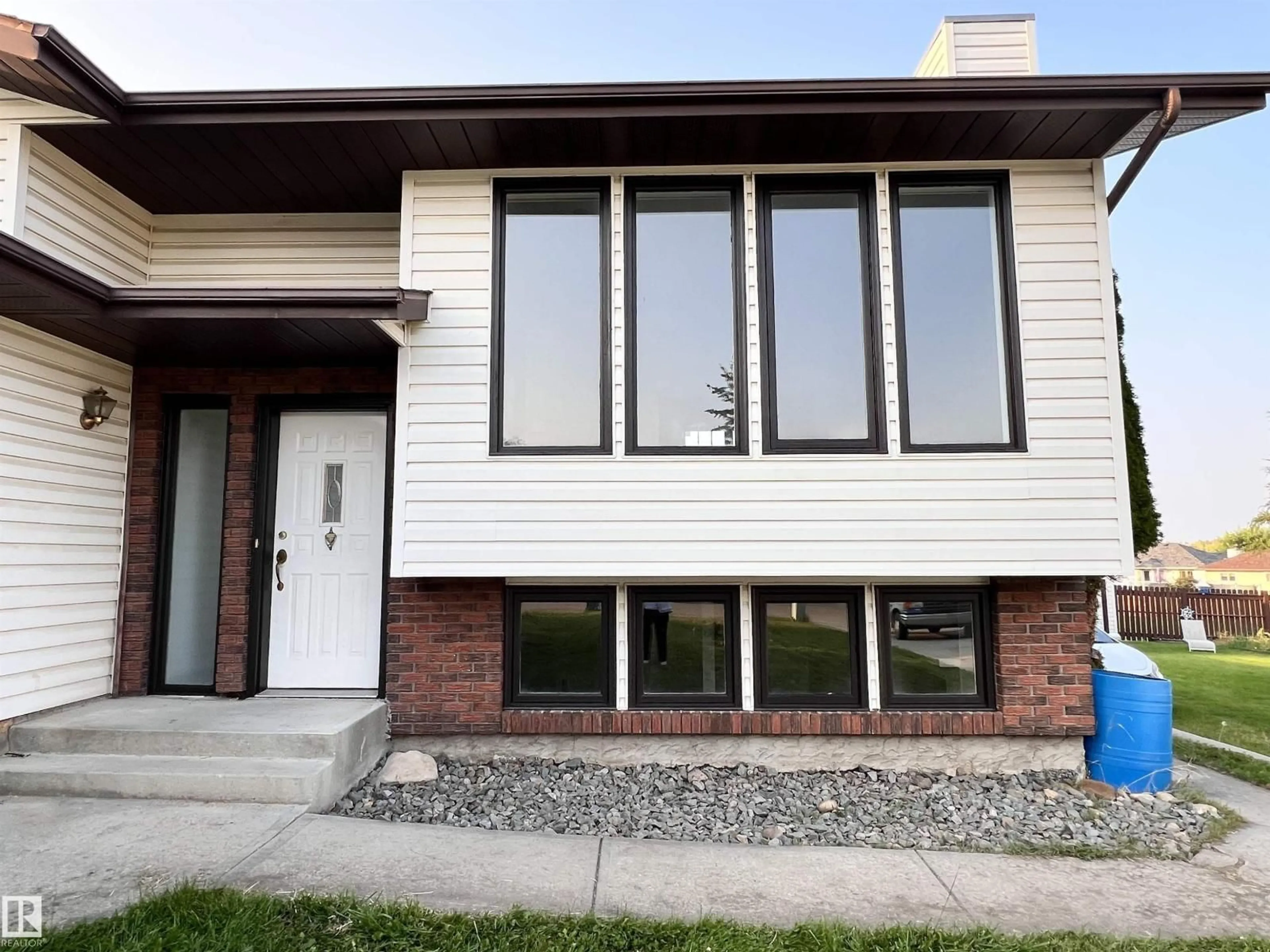 Home with vinyl exterior material, street for 4036 55 AVENUE, Drayton Valley Alberta T7A1B2