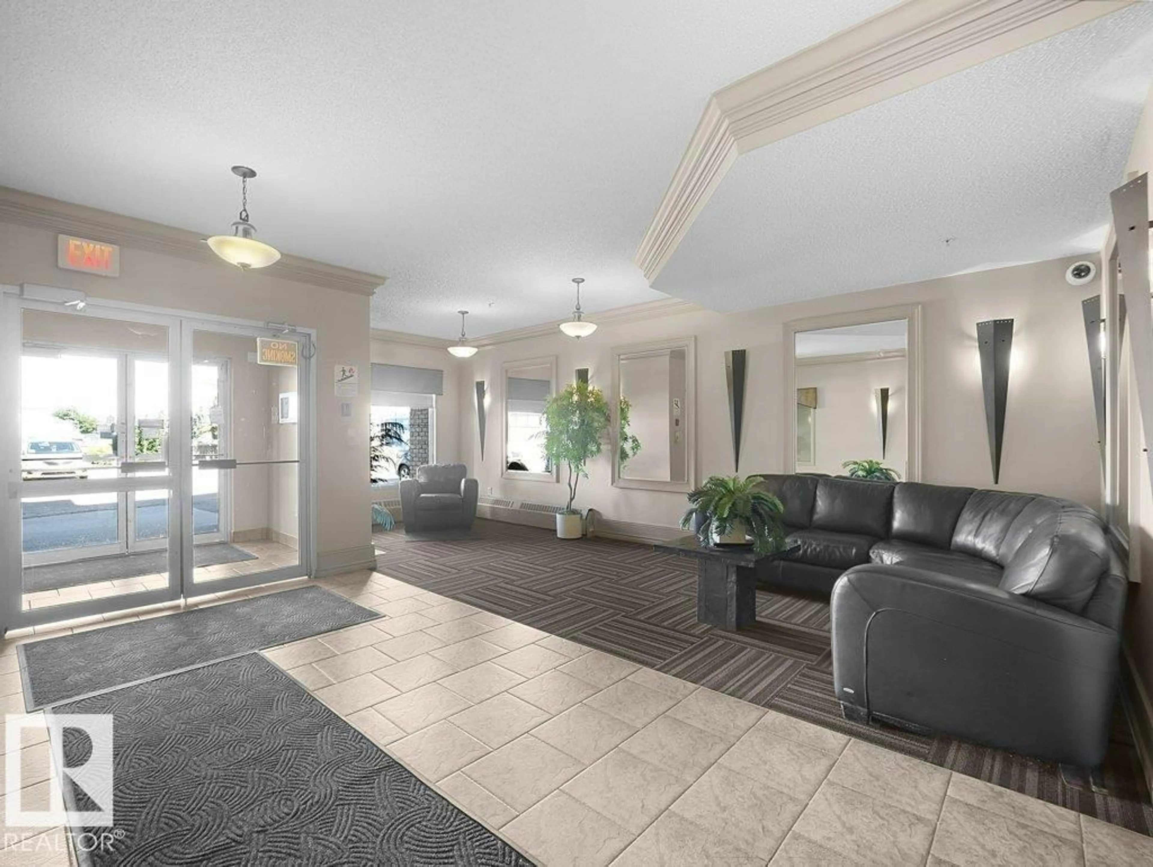 Indoor foyer for #116 - 16807 100 AV, Edmonton Alberta T5P4Z6