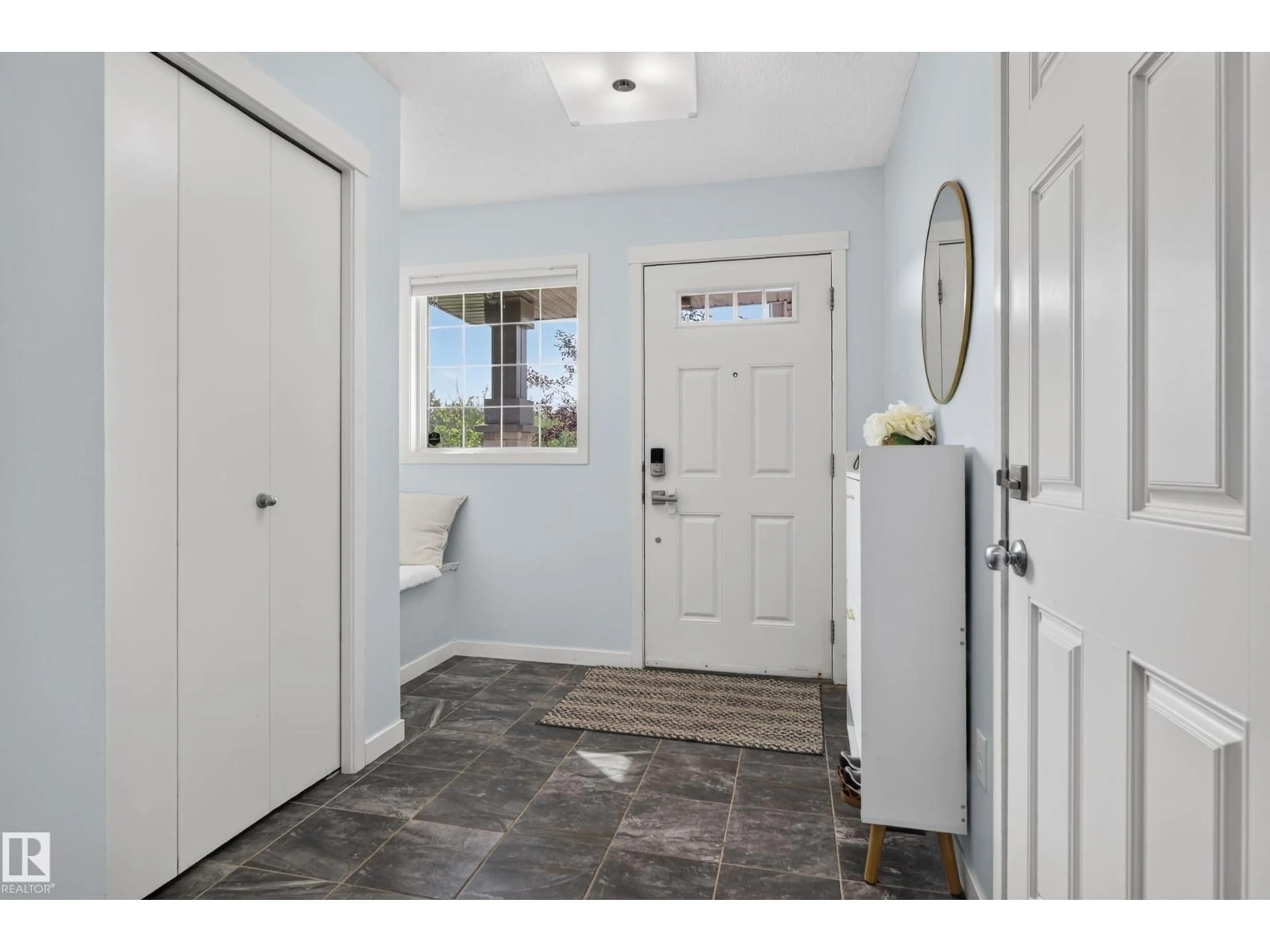 Indoor entryway for 17363 120 ST, Edmonton Alberta T5X0K5
