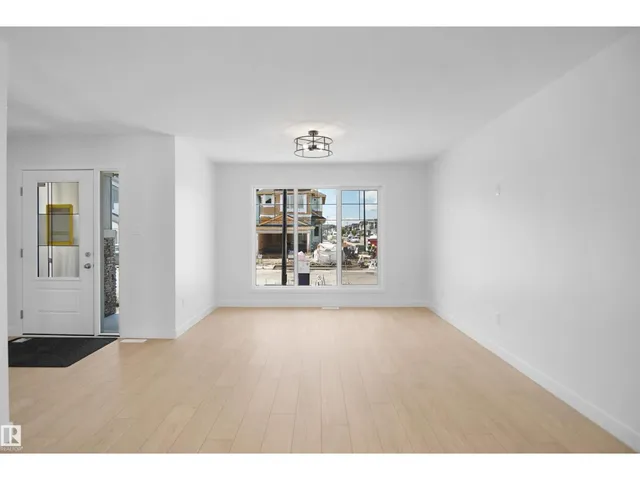 7303 181 AV, Edmonton 4