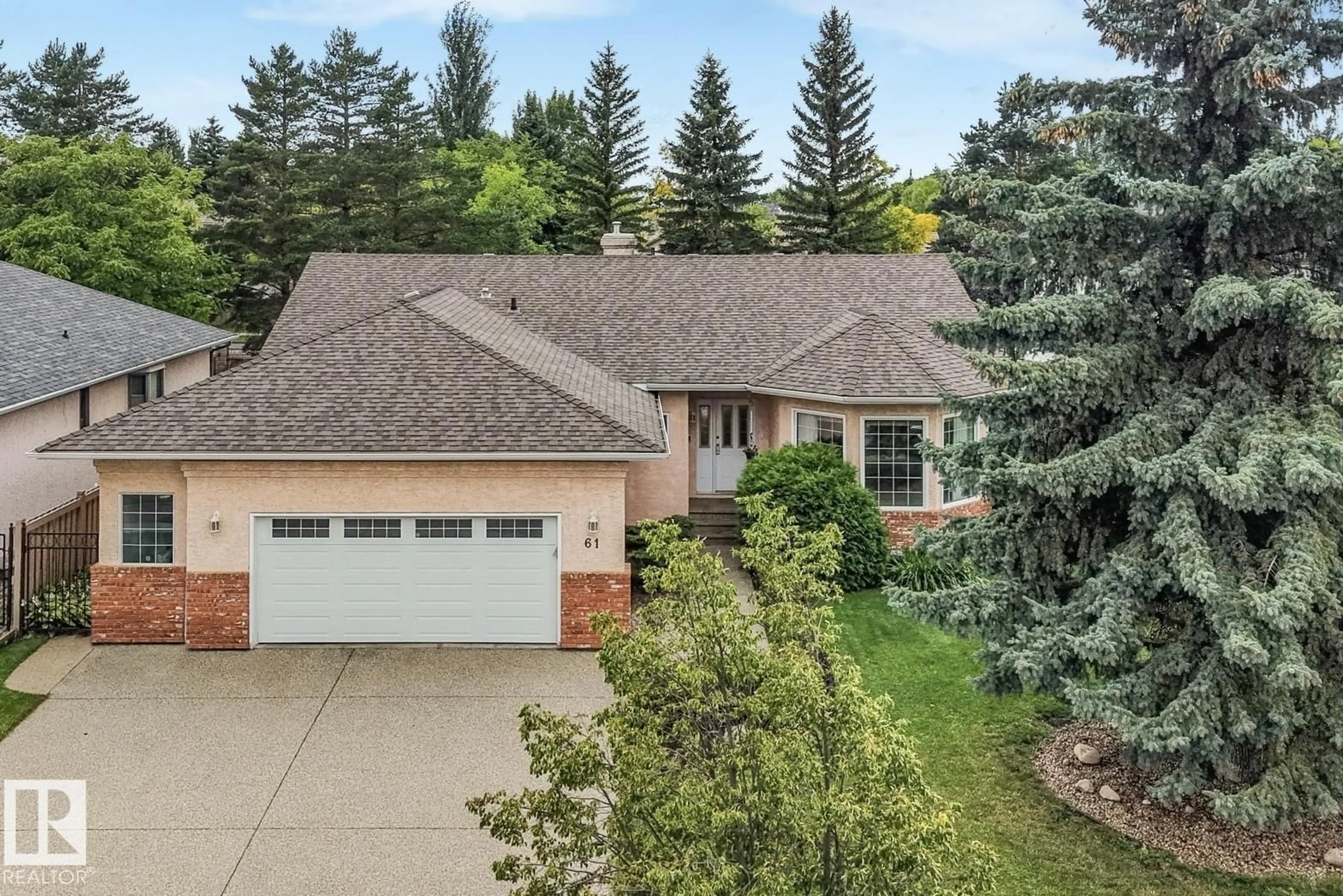 A pic from outside/outdoor area/front of a property/back of a property/a pic from drone, street for 61 ESTATE CR, St. Albert Alberta T8N5X2