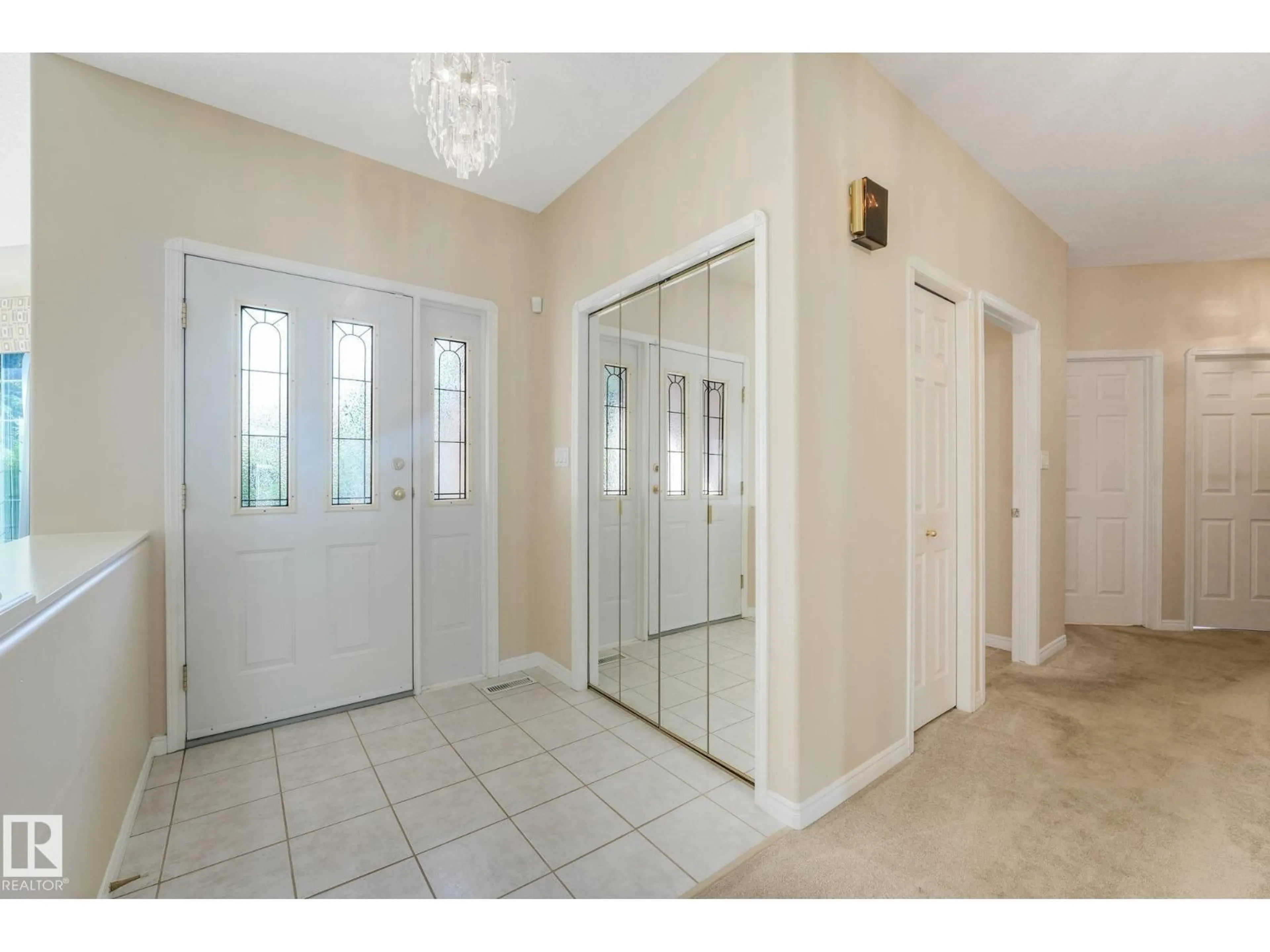 Indoor entryway for 61 ESTATE CR, St. Albert Alberta T8N5X2