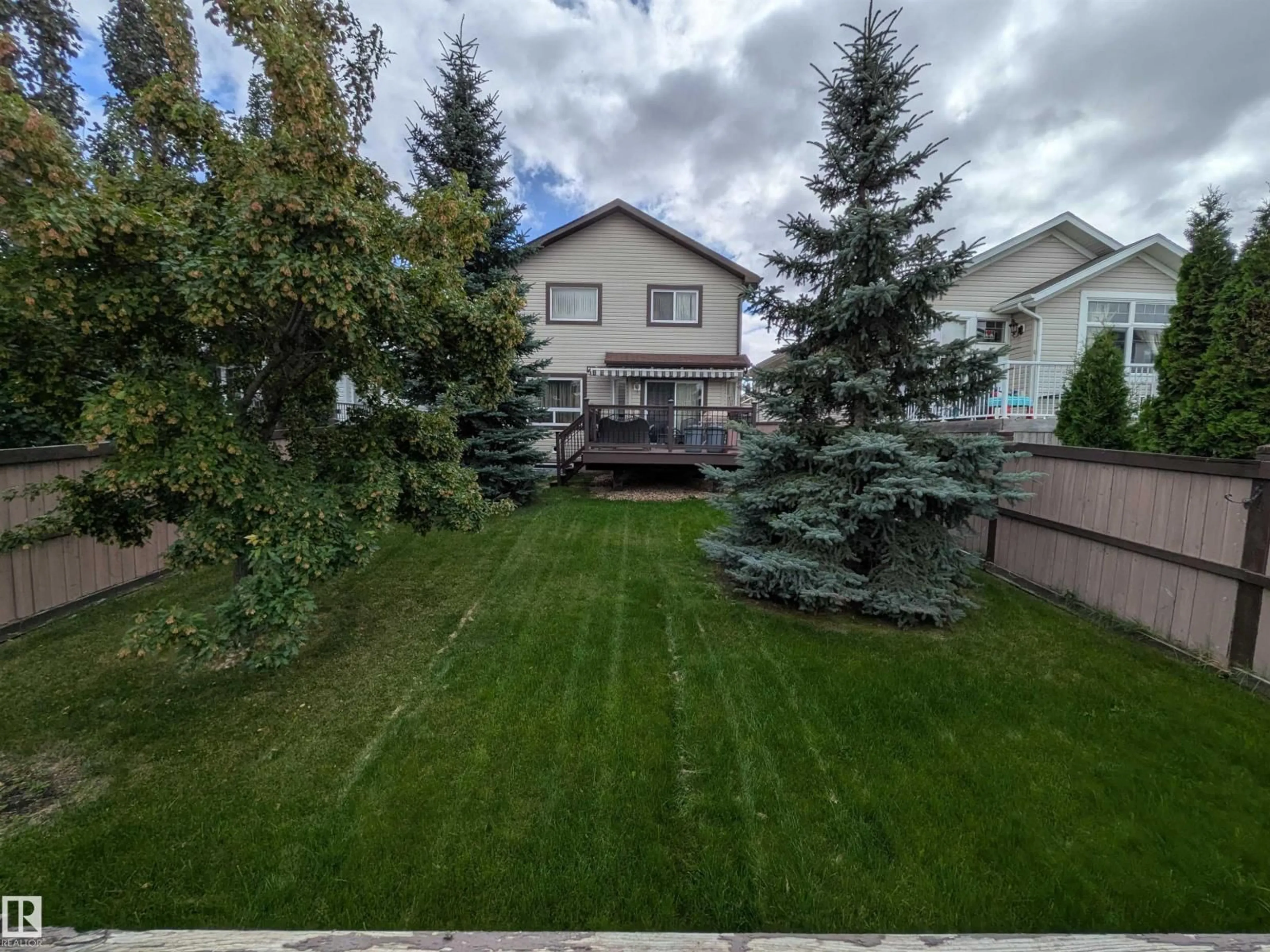 A pic from outside/outdoor area/front of a property/back of a property/a pic from drone, unknown for 21068 92B AV, Edmonton Alberta T5T3Y3