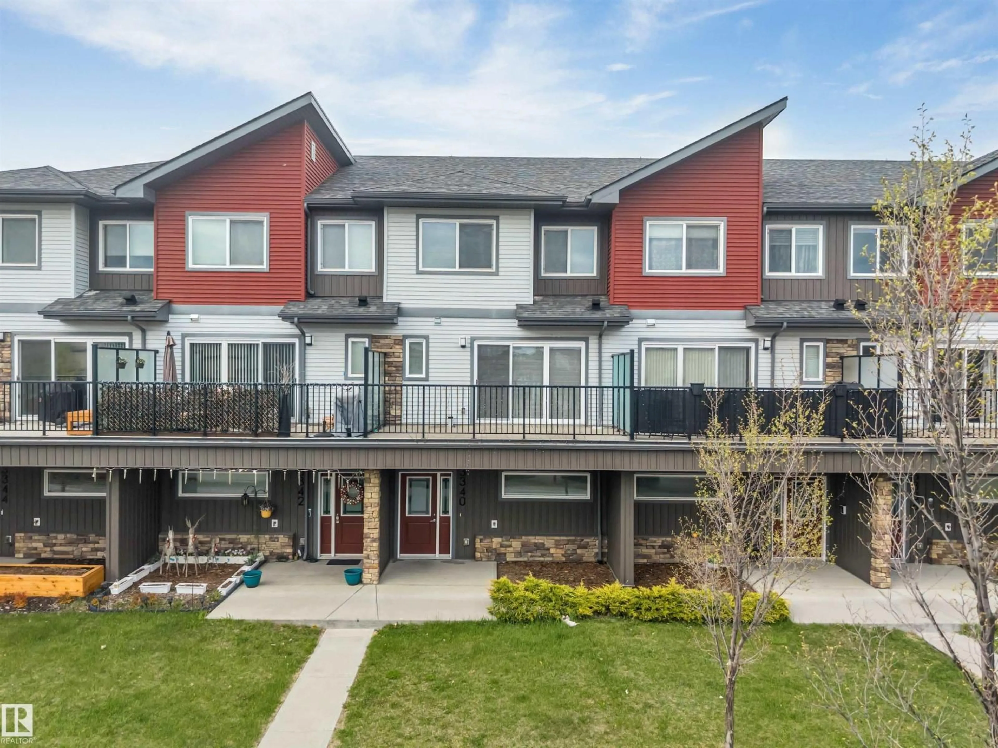 A pic from outside/outdoor area/front of a property/back of a property/a pic from drone, unknown for 3340 15A AV, Edmonton Alberta T6T0Y1