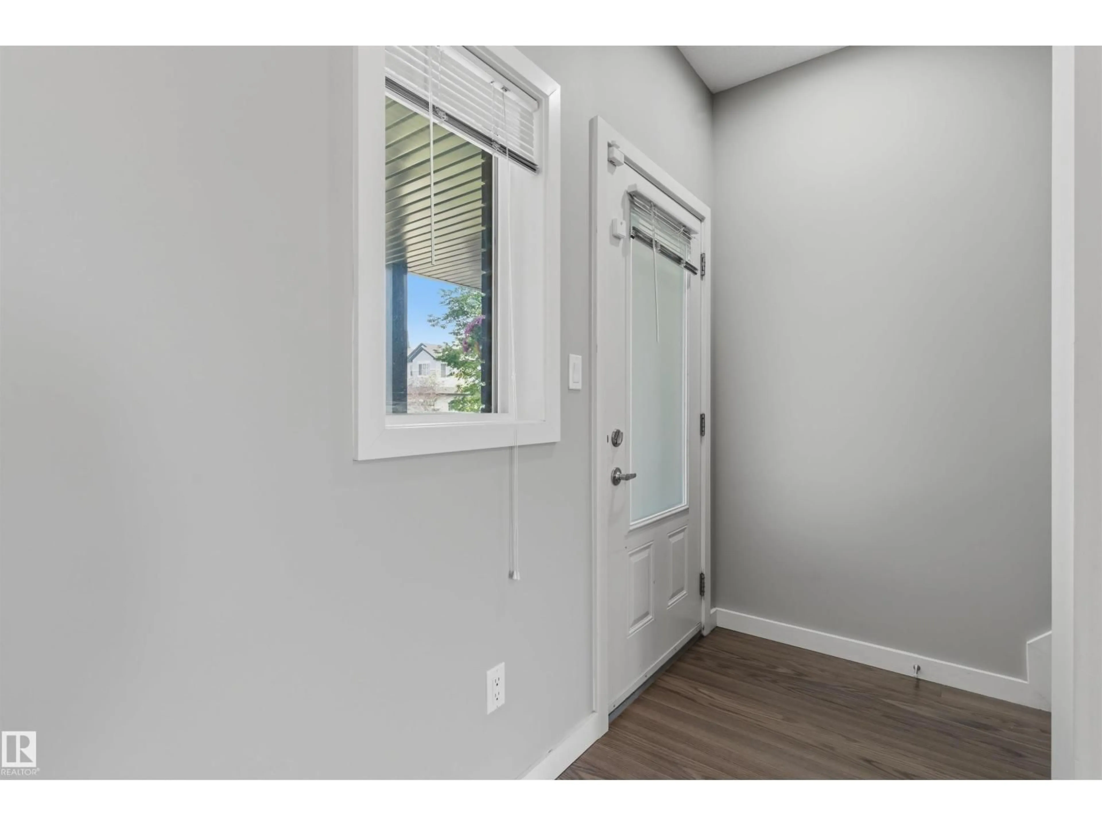 Indoor entryway for 675 - 62 WATT BV, Edmonton Alberta T6X0Y2