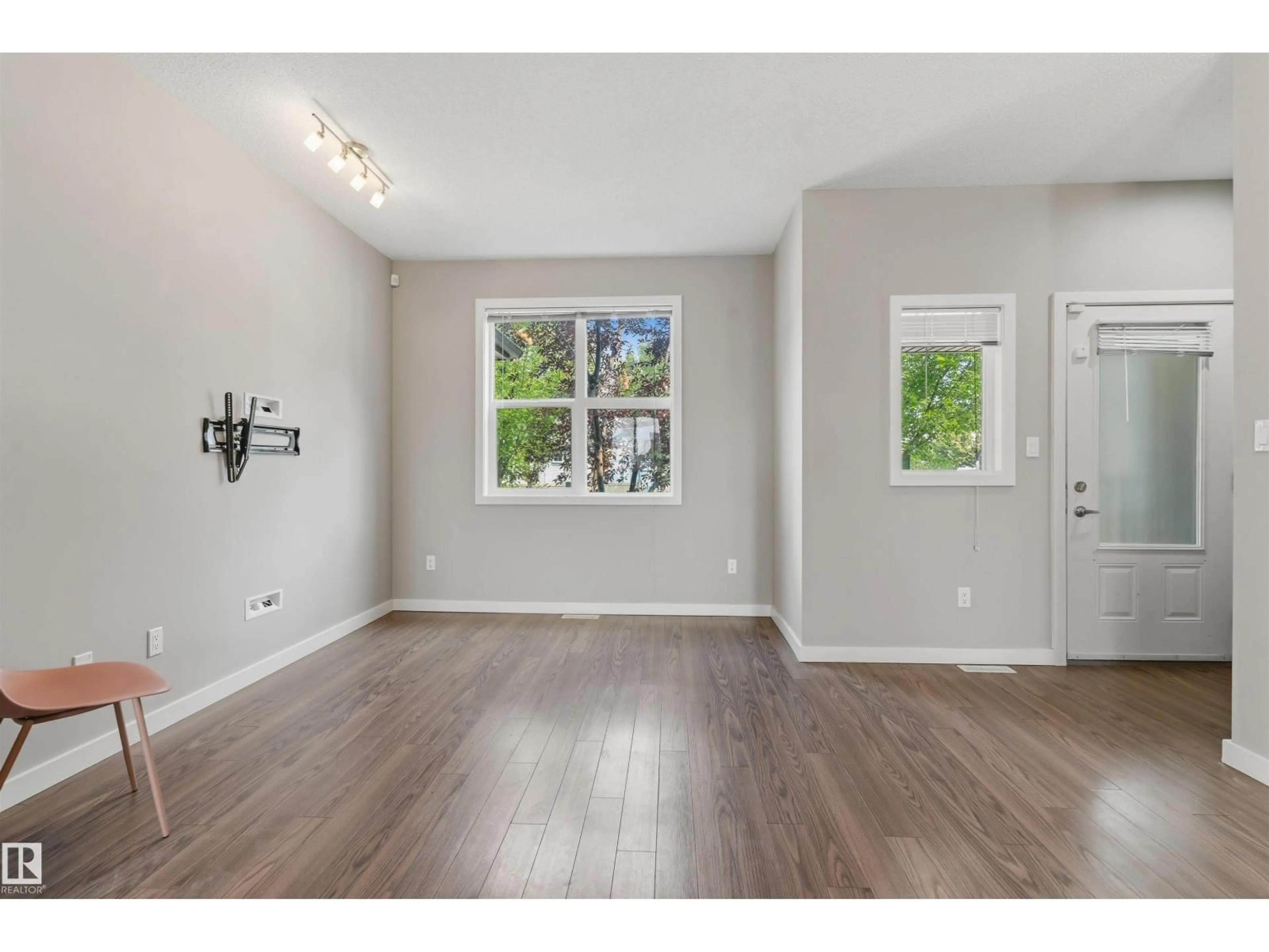 Indoor entryway for 675 - 62 WATT BV, Edmonton Alberta T6X0Y2