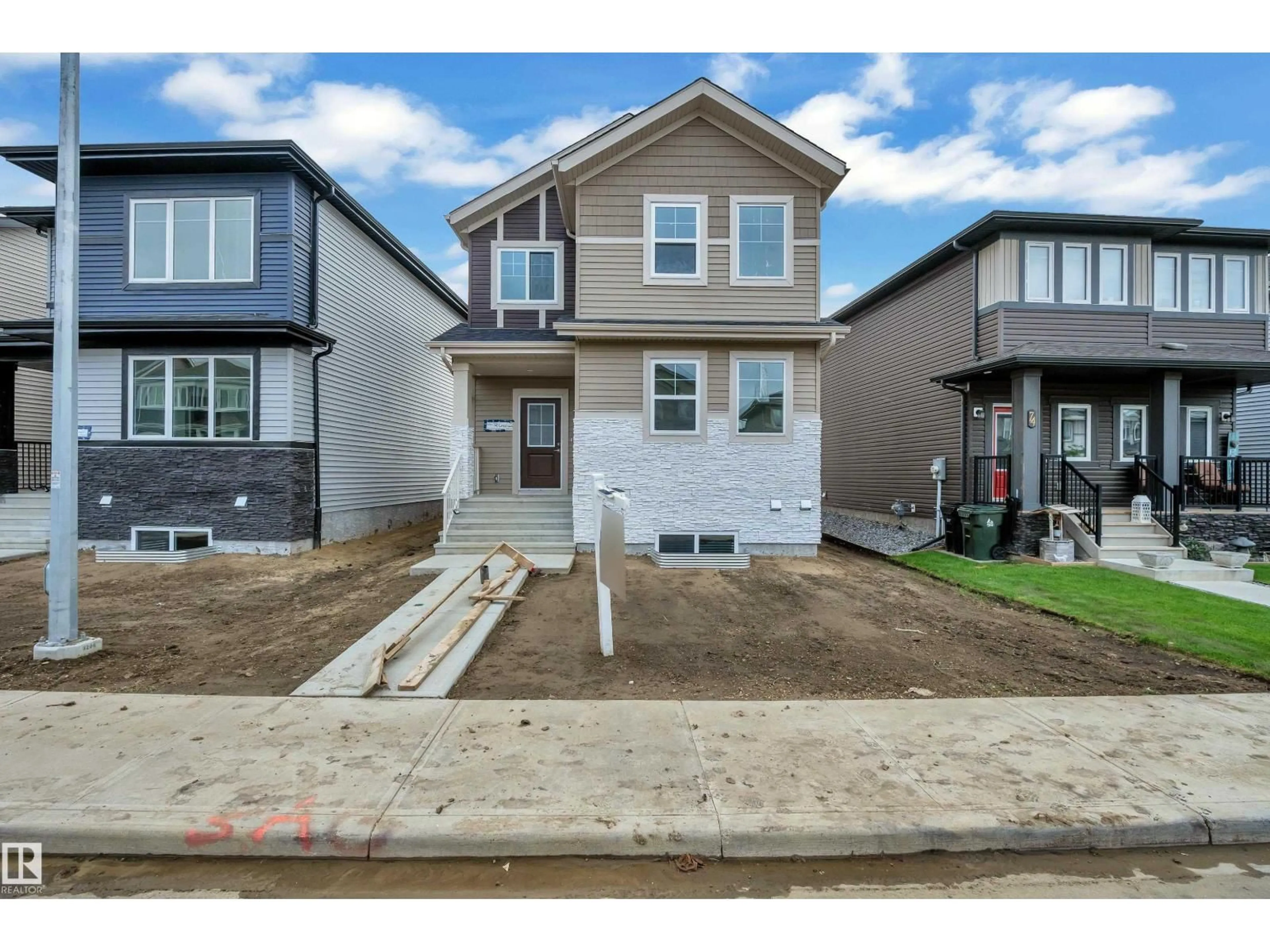 Home with vinyl exterior material, street for 72 COVELL CM, Spruce Grove Alberta T7X0Y7
