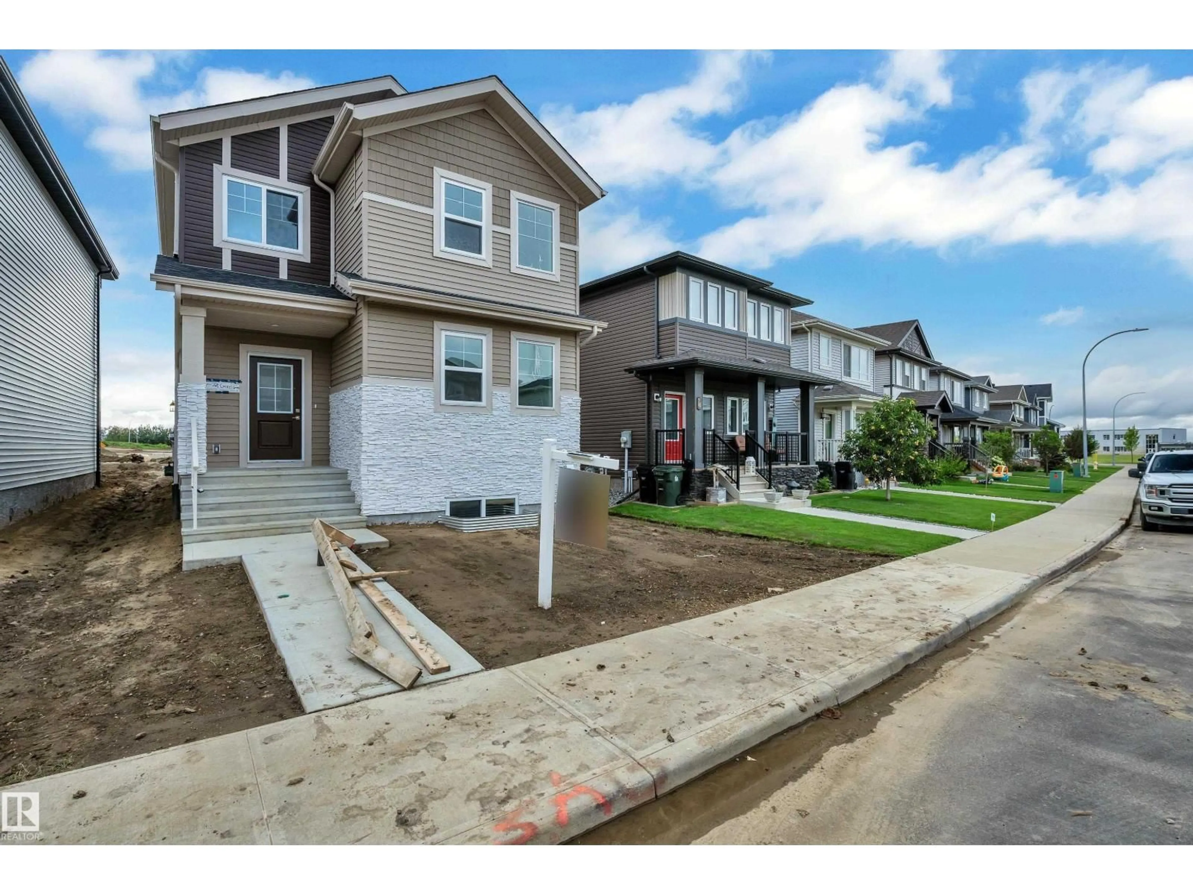 Home with vinyl exterior material, street for 72 COVELL CM, Spruce Grove Alberta T7X0Y7