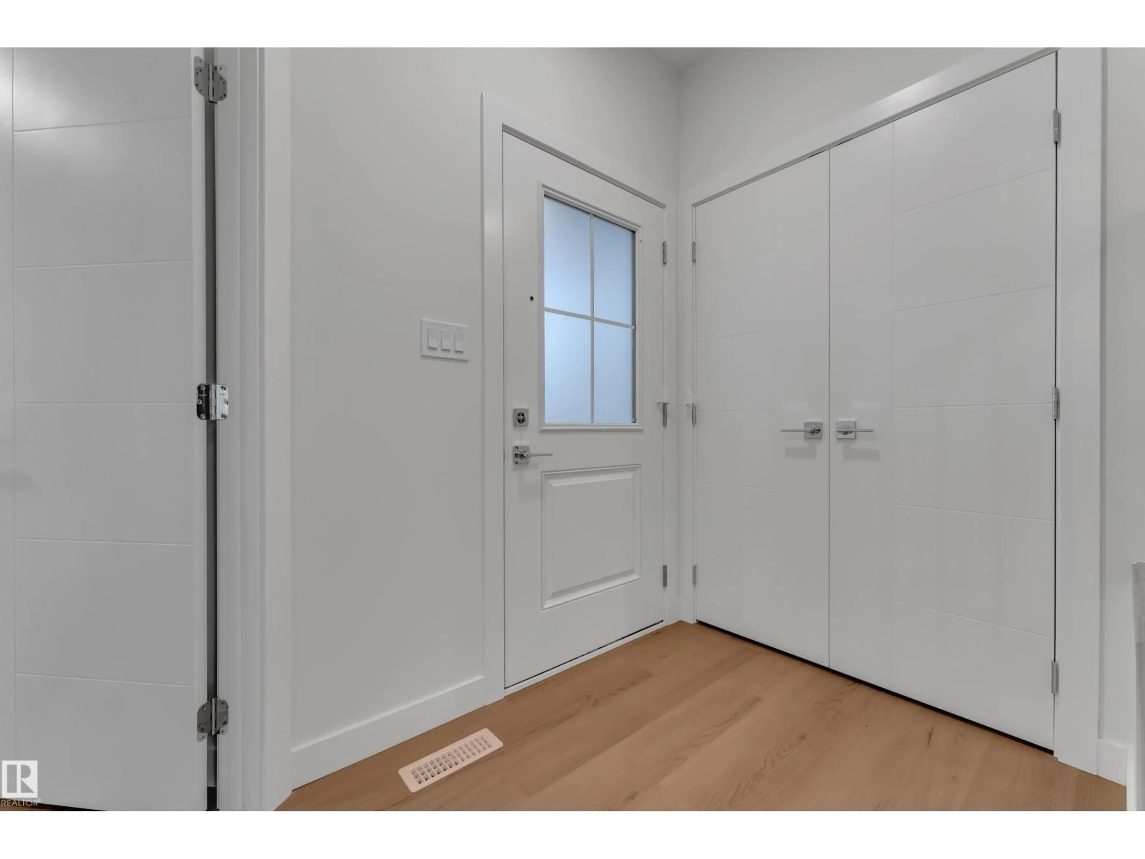 Indoor entryway for 72 COVELL CM, Spruce Grove Alberta T7X0Y7