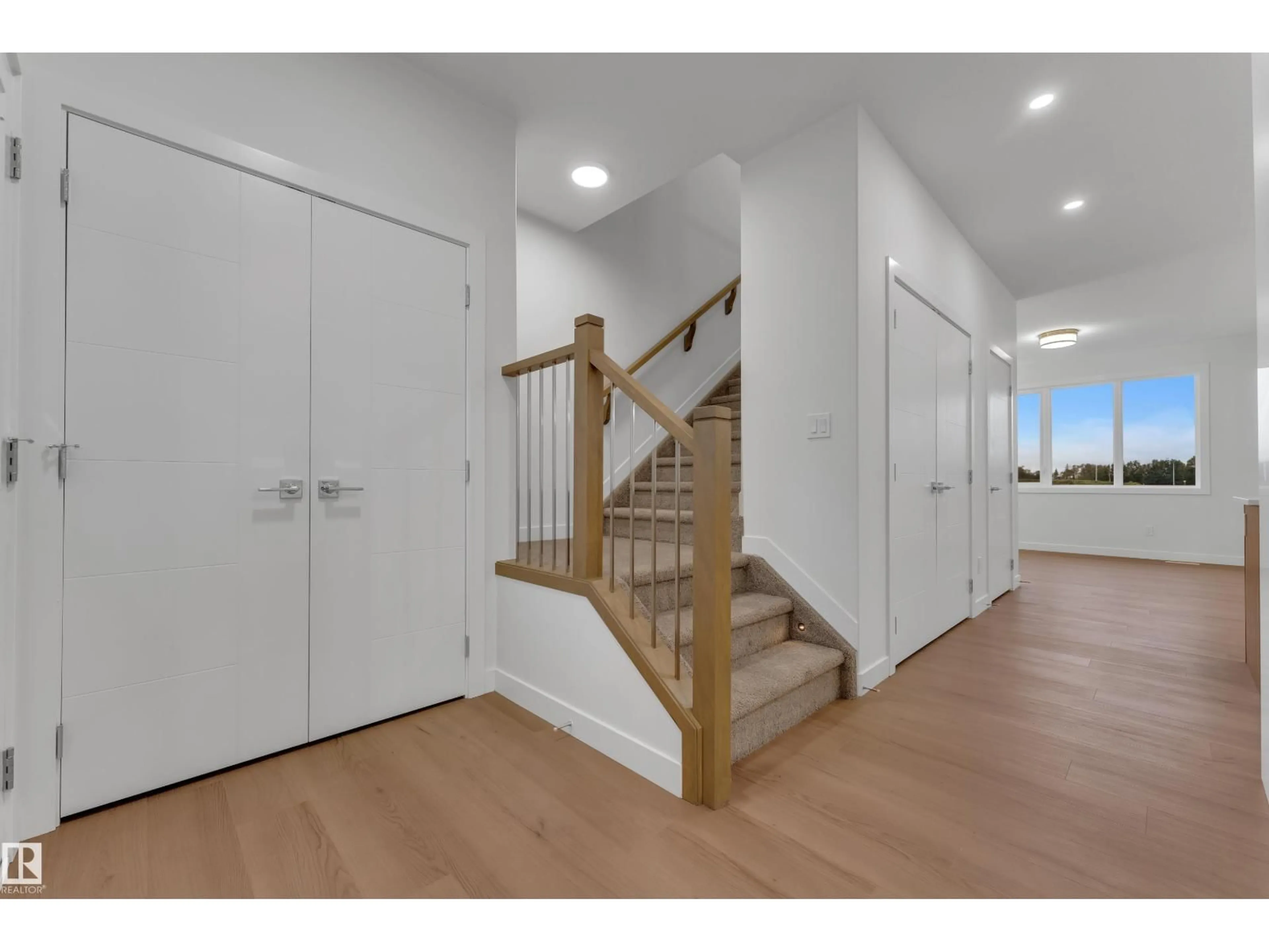 Indoor foyer for 72 COVELL CM, Spruce Grove Alberta T7X0Y7