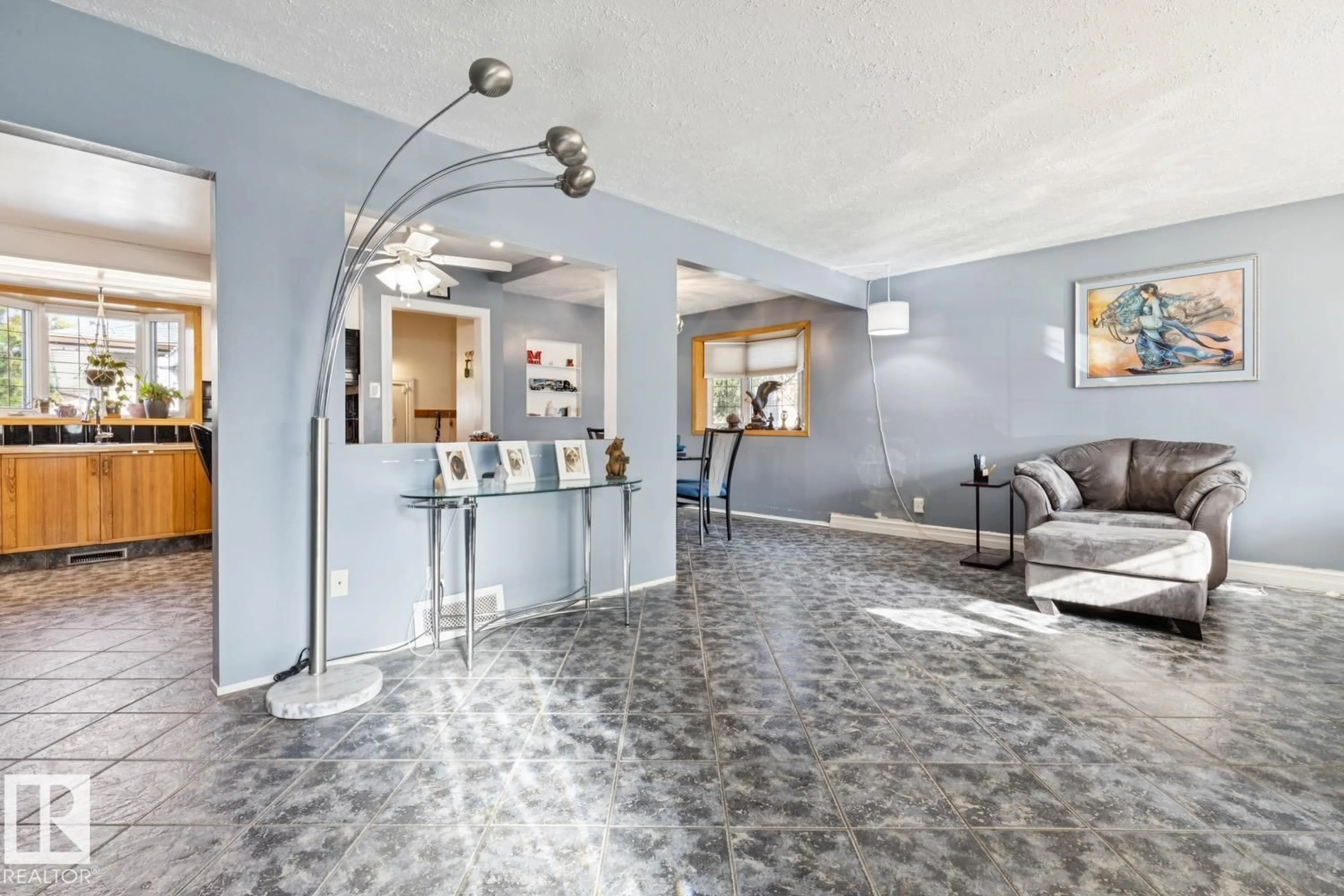 Indoor foyer for NW - 10830 159 ST, Edmonton Alberta T5P3B7