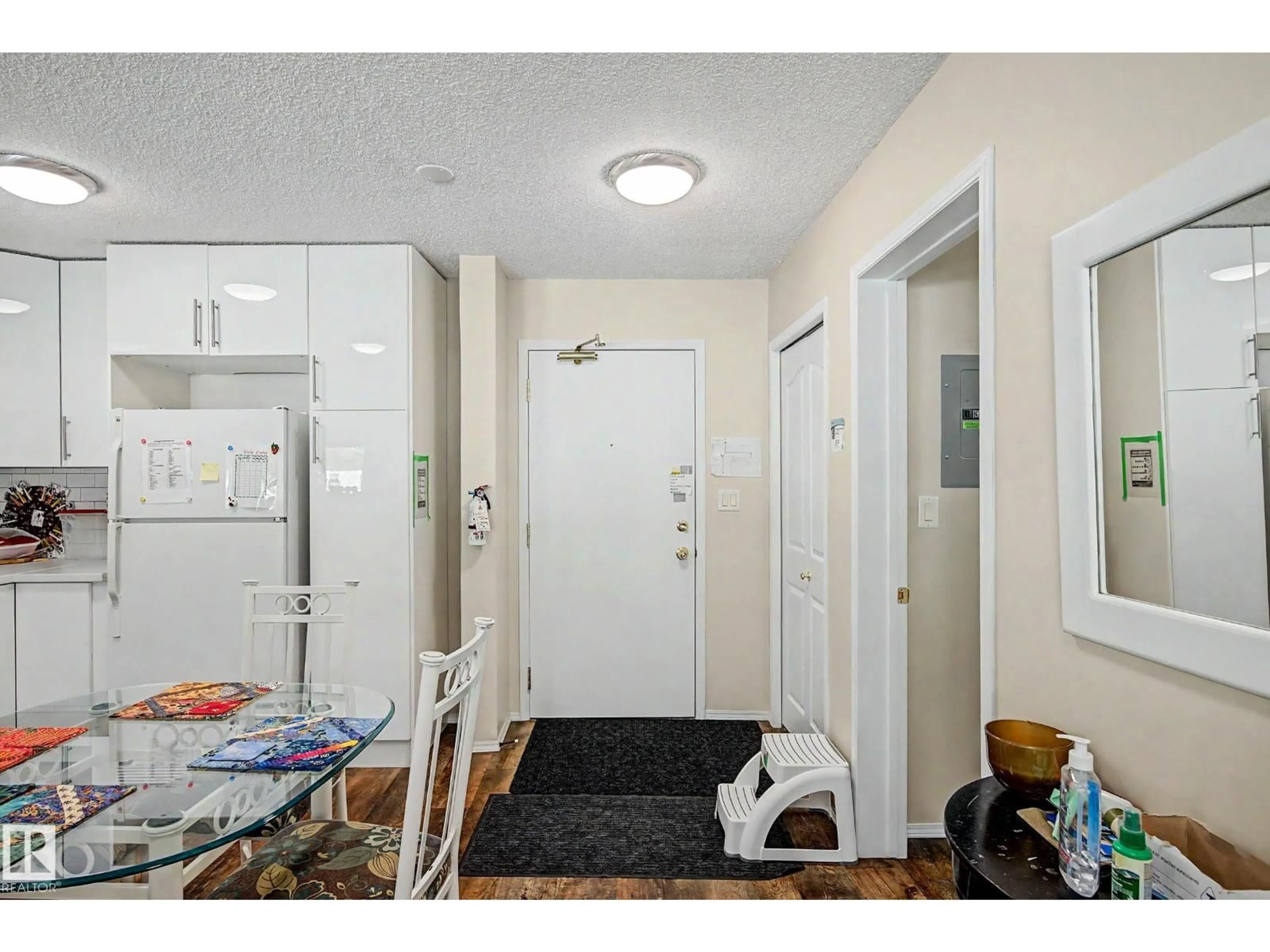 Indoor entryway for 10 - 206 IRONWOOD, St. Albert Alberta T8N6W4