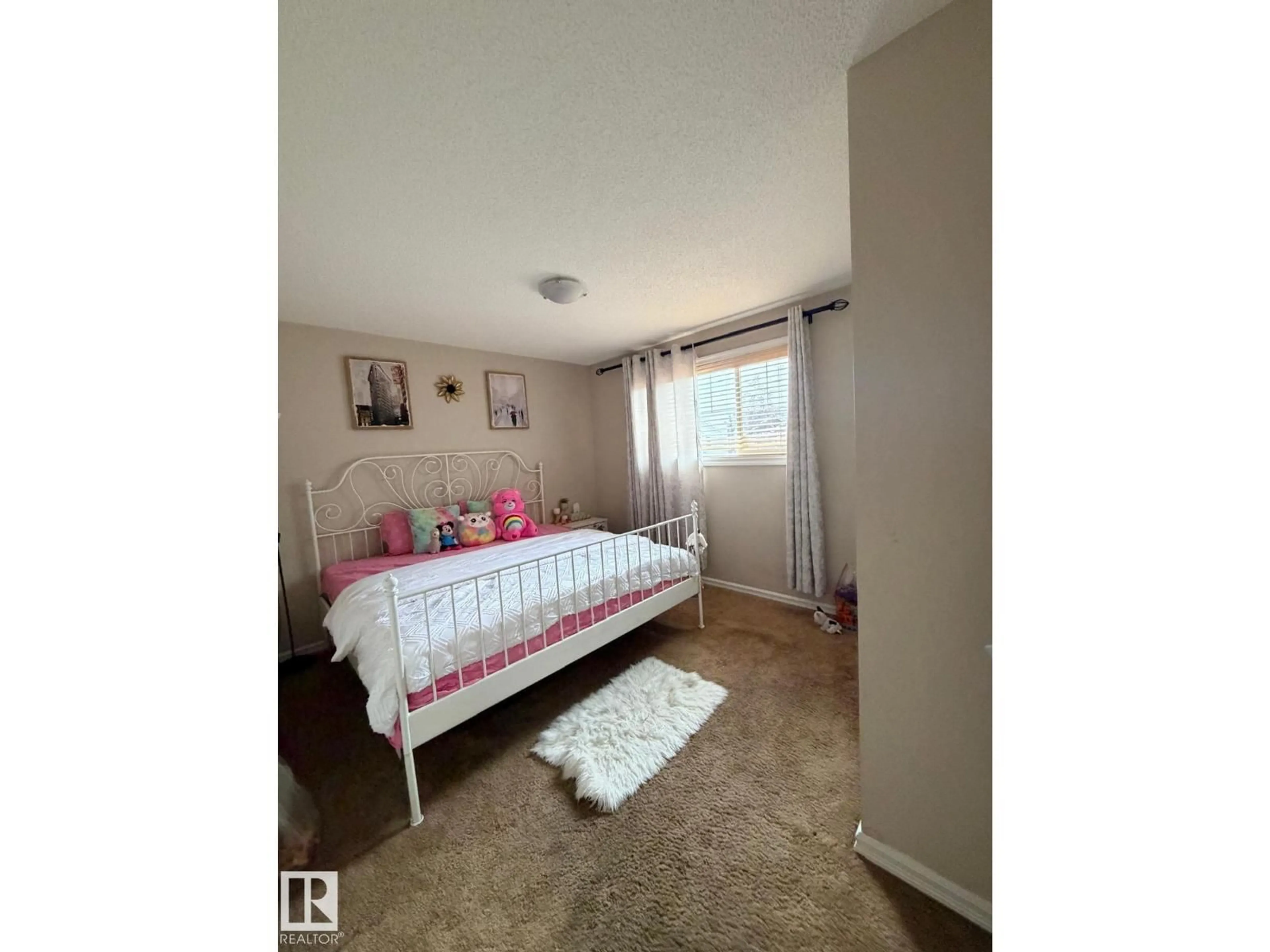 A pic of a room for 8715 11 AV SW, Edmonton Alberta T6X1J5