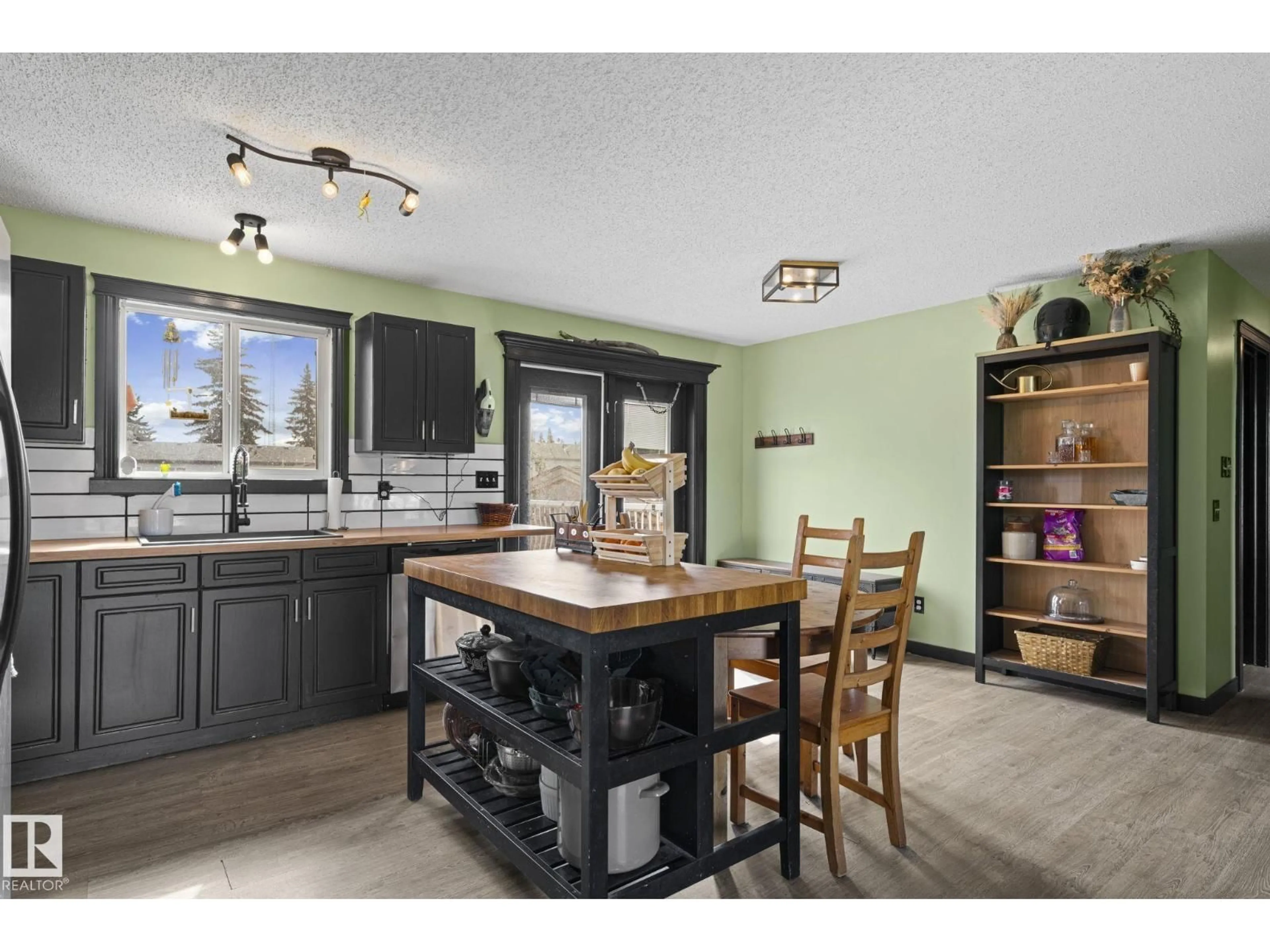Open concept kitchen, unknown for 34 SPRUCE MEADOW LN, Bon Accord Alberta T0A0K0