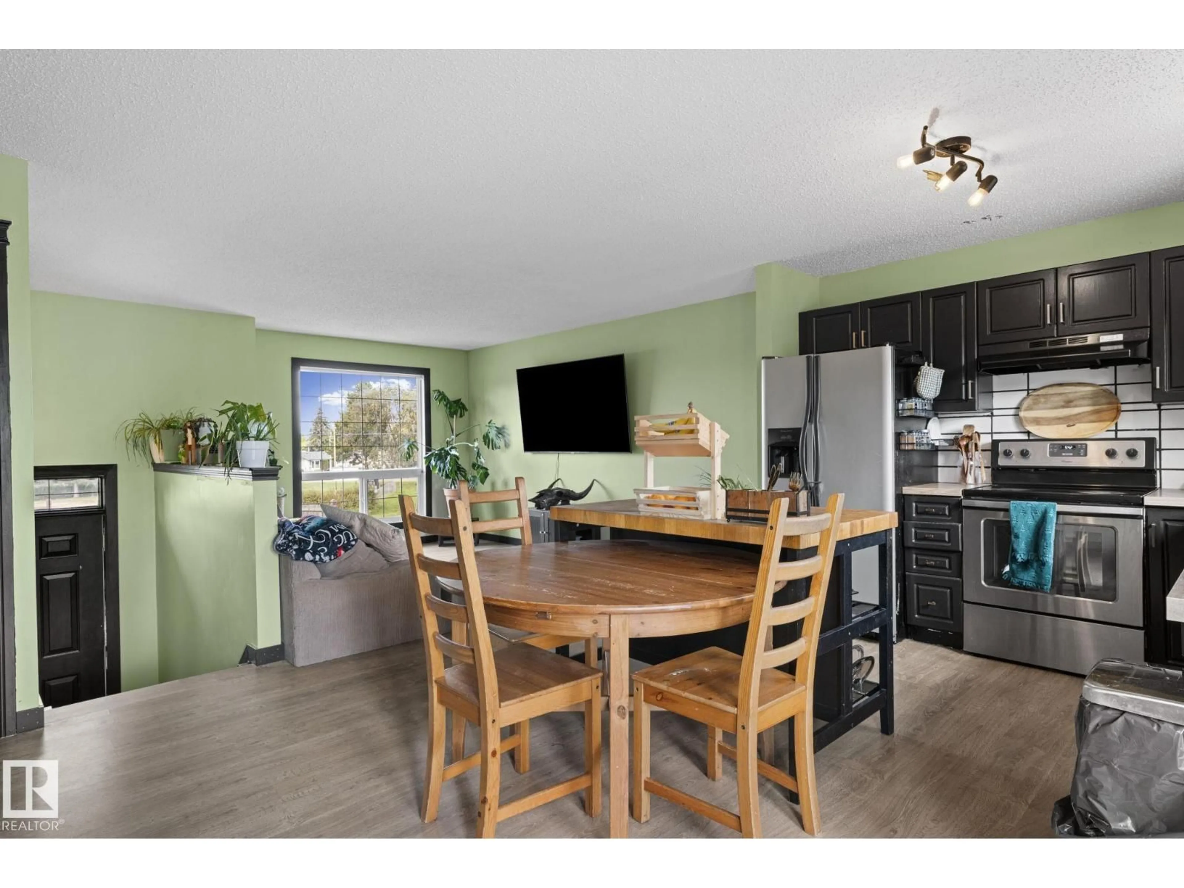 Open concept kitchen, wood/laminate floor for 34 SPRUCE MEADOW LN, Bon Accord Alberta T0A0K0