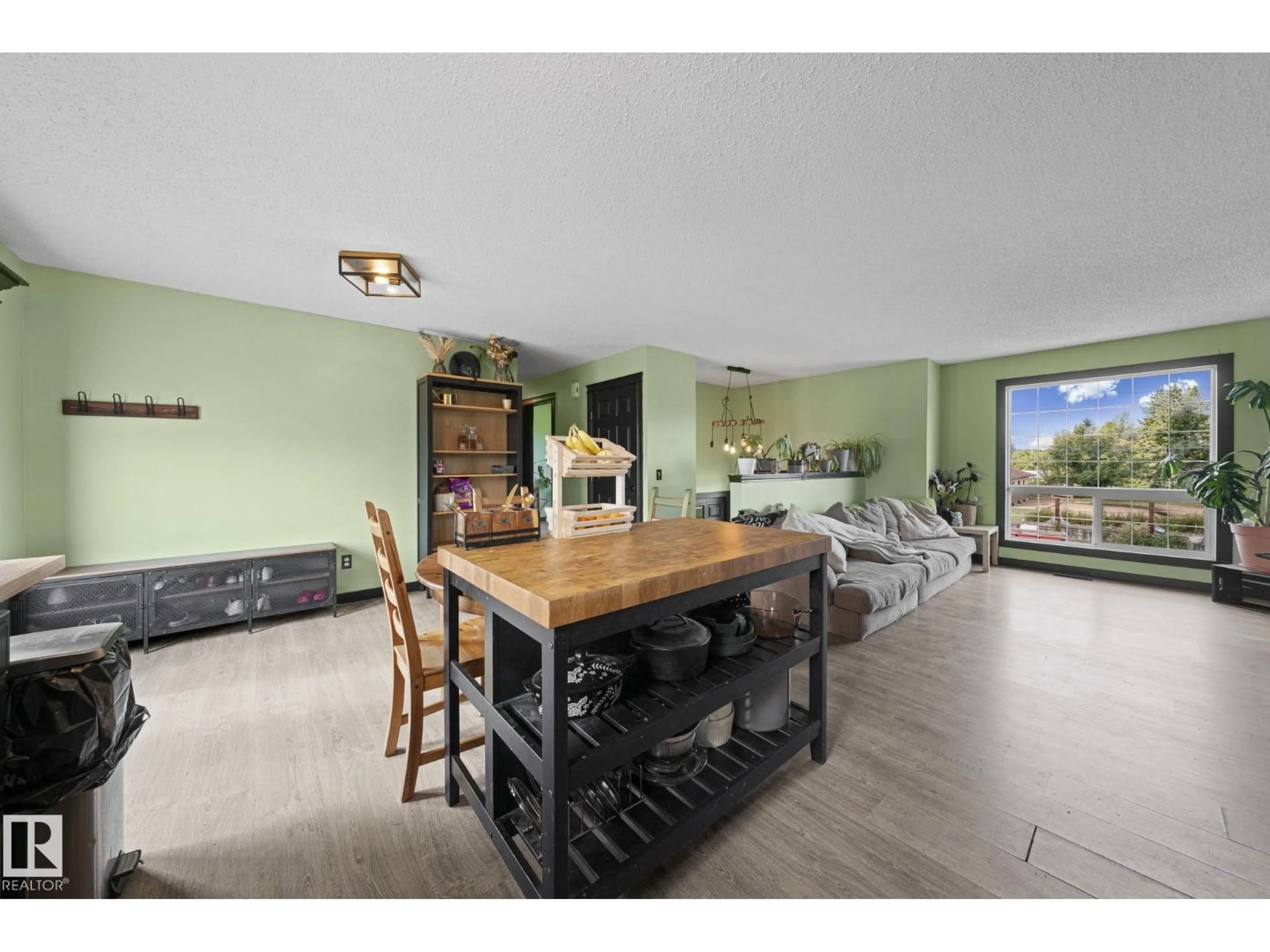 Open concept kitchen, unknown for 34 SPRUCE MEADOW LN, Bon Accord Alberta T0A0K0