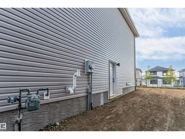 904 17 AV, Edmonton 3