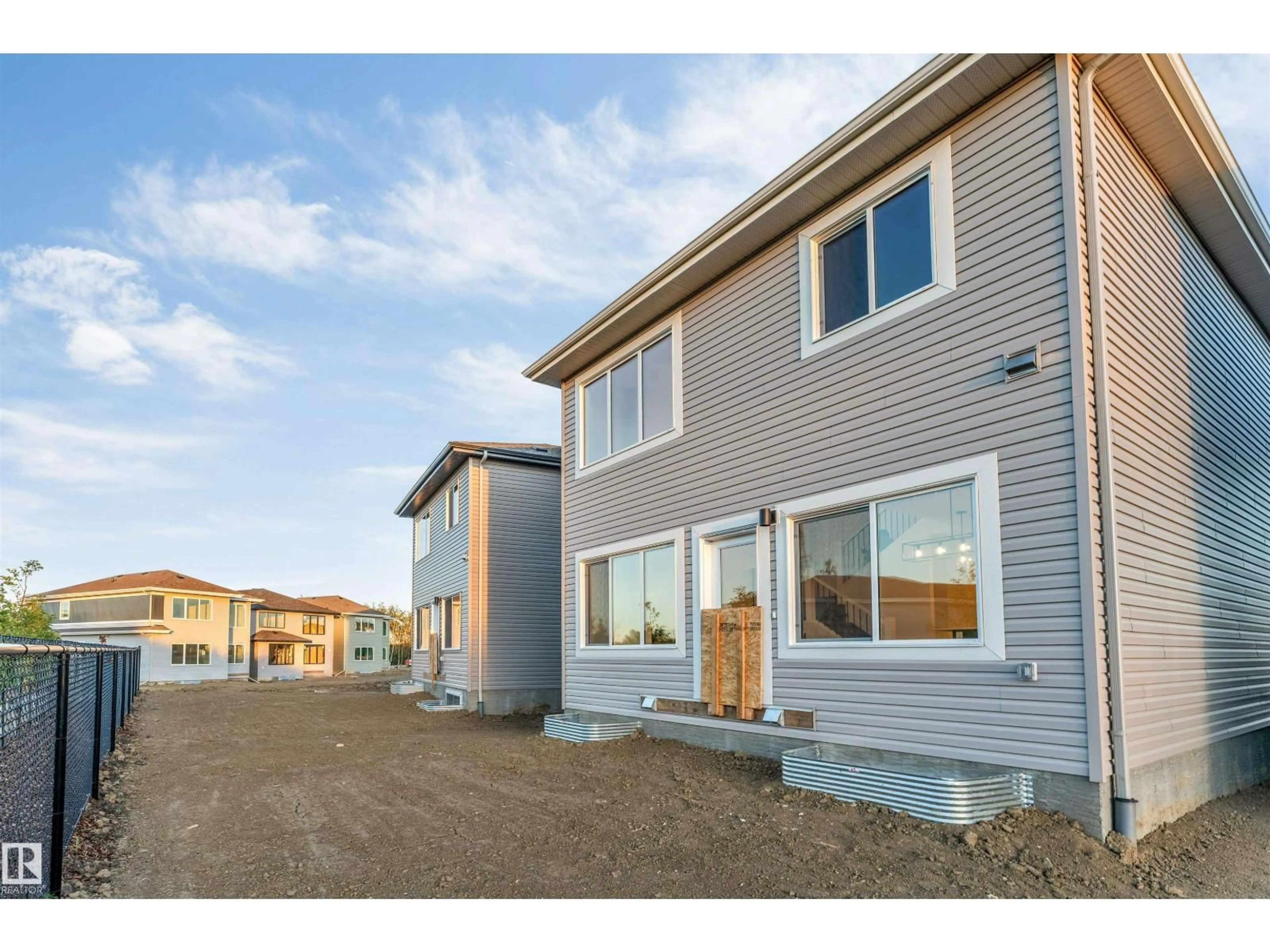 Home with vinyl exterior material, unknown for 904 17 AV, Edmonton Alberta T6T2X8
