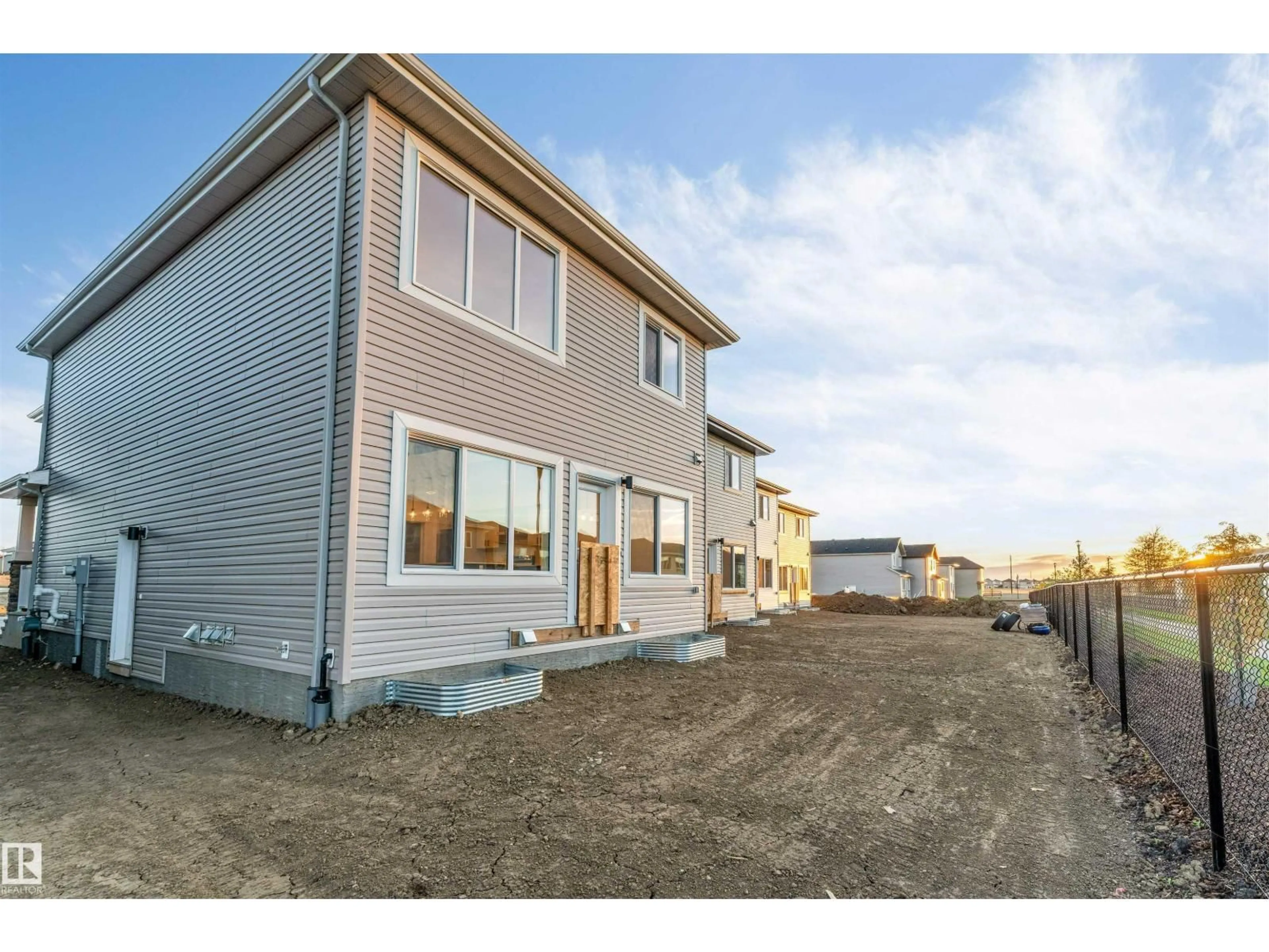 Unknown for 908 17 AV, Edmonton Alberta T6T2X8