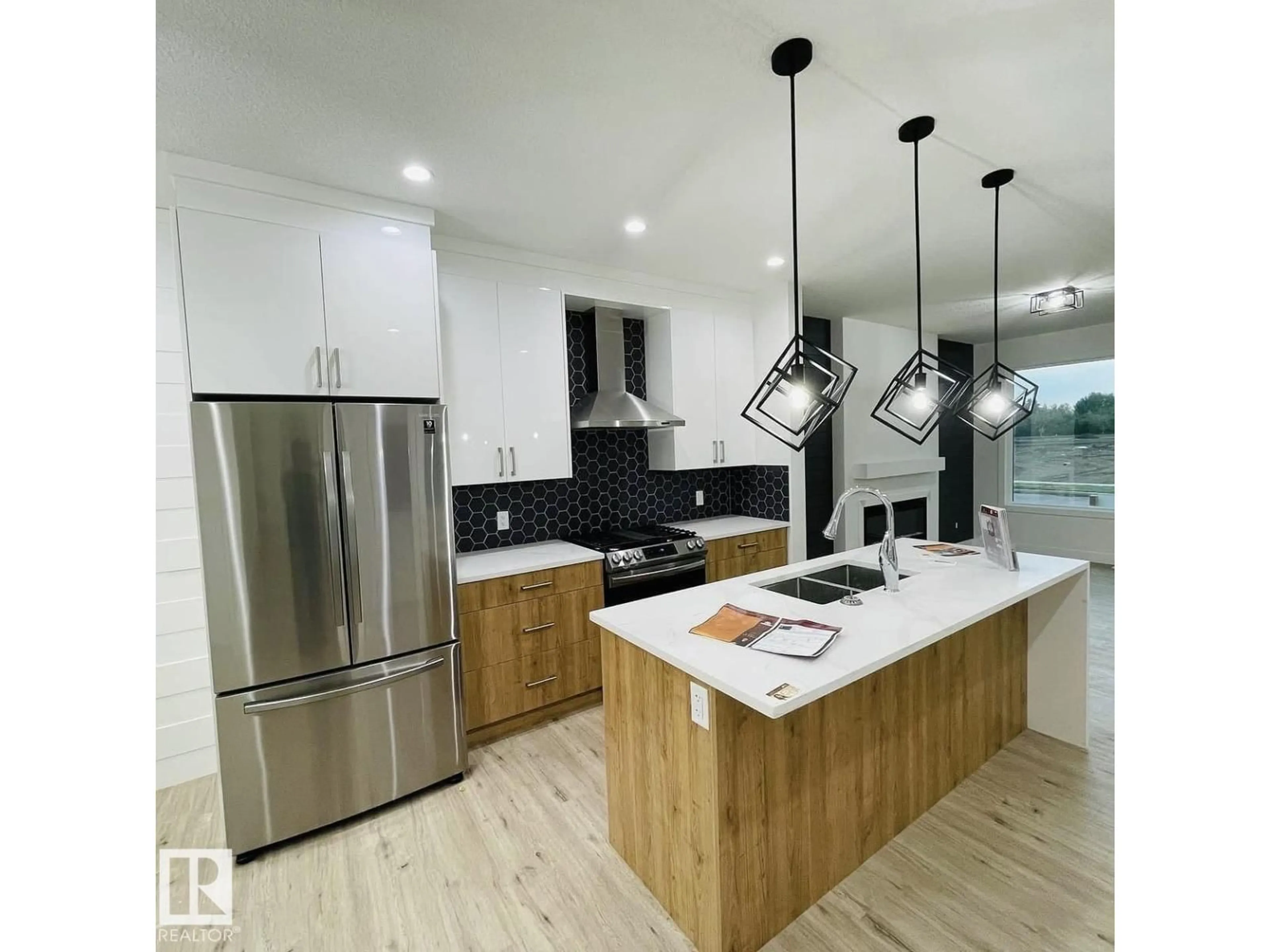 Contemporary kitchen, unknown for NW - 12909 69 ST, Edmonton Alberta T5C0H3