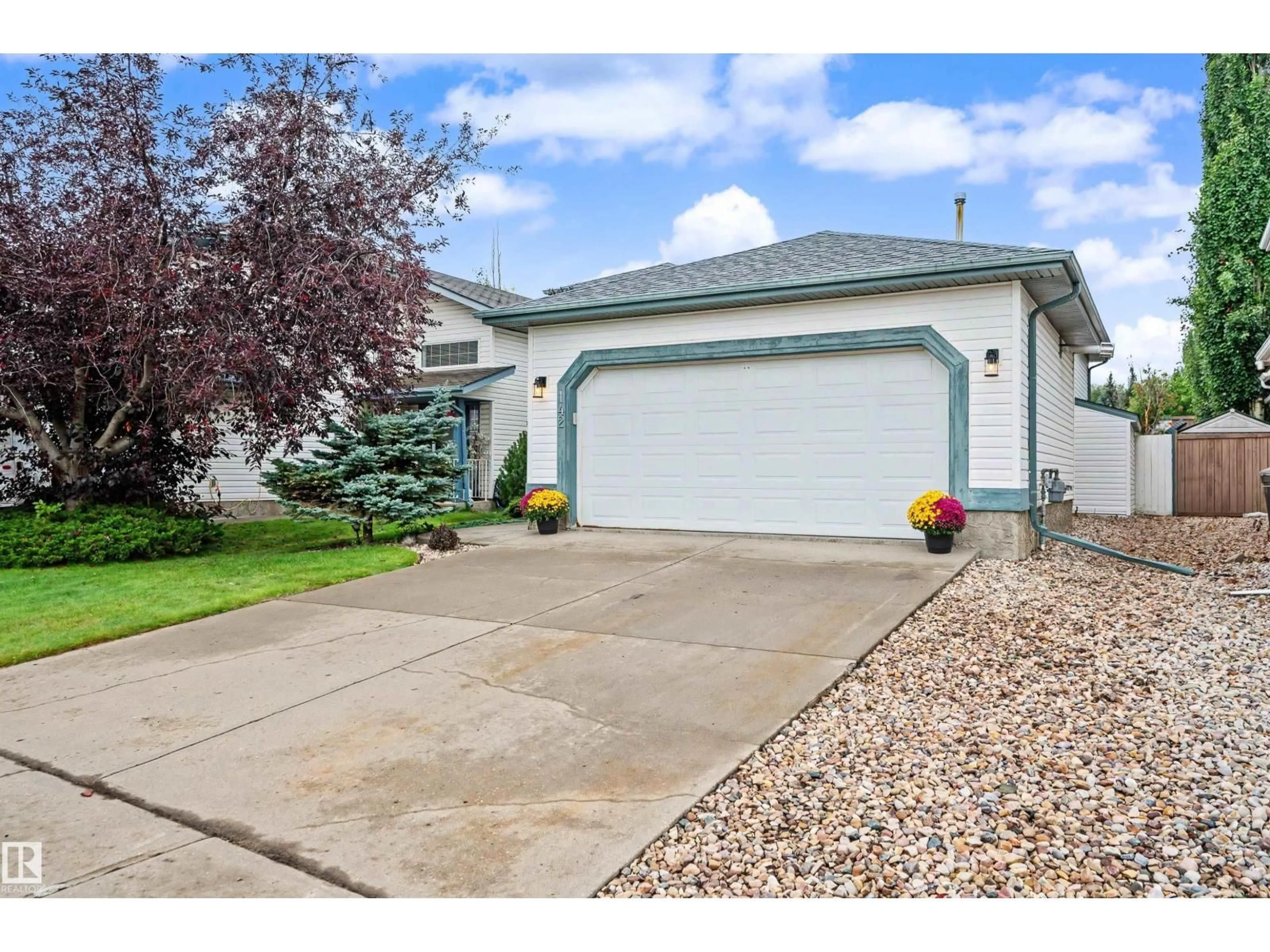 Home with vinyl exterior material, street for 142 FOXBORO WY, Sherwood Park Alberta T8A5Y6