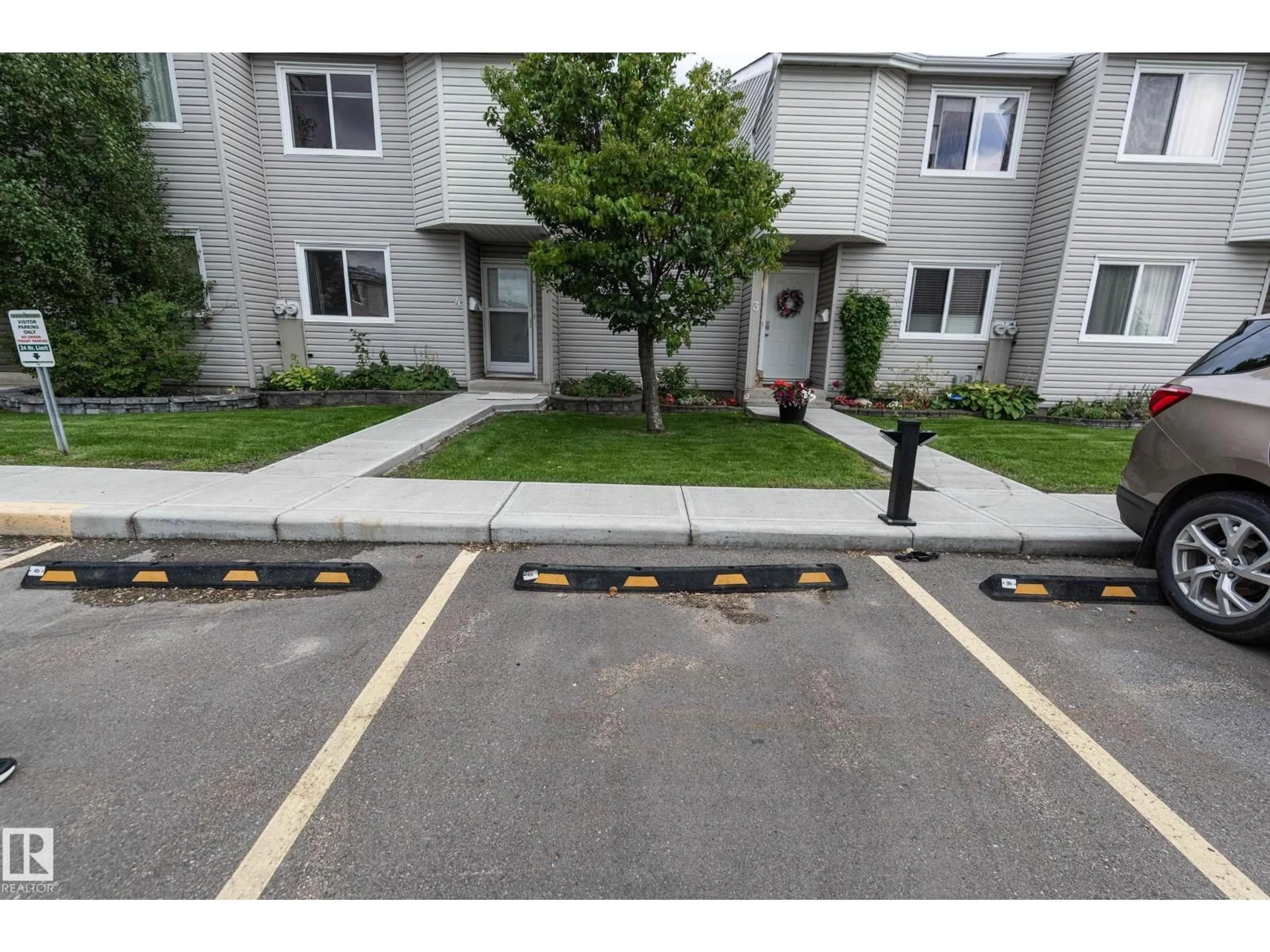 A pic from outside/outdoor area/front of a property/back of a property/a pic from drone, street for #4 - 3221 119 ST NW, Edmonton Alberta T6J5K7