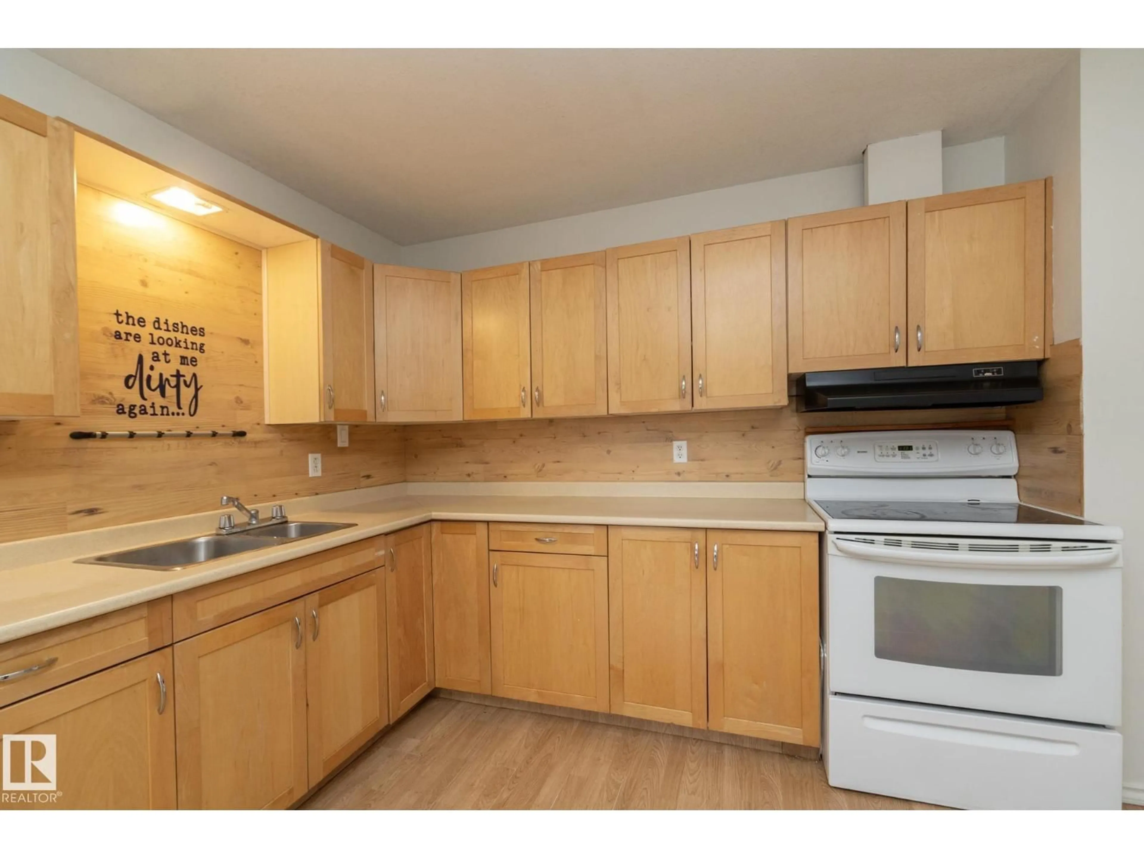 Standard kitchen, unknown for 14 BANFF COURT, Devon Alberta T9G1X5
