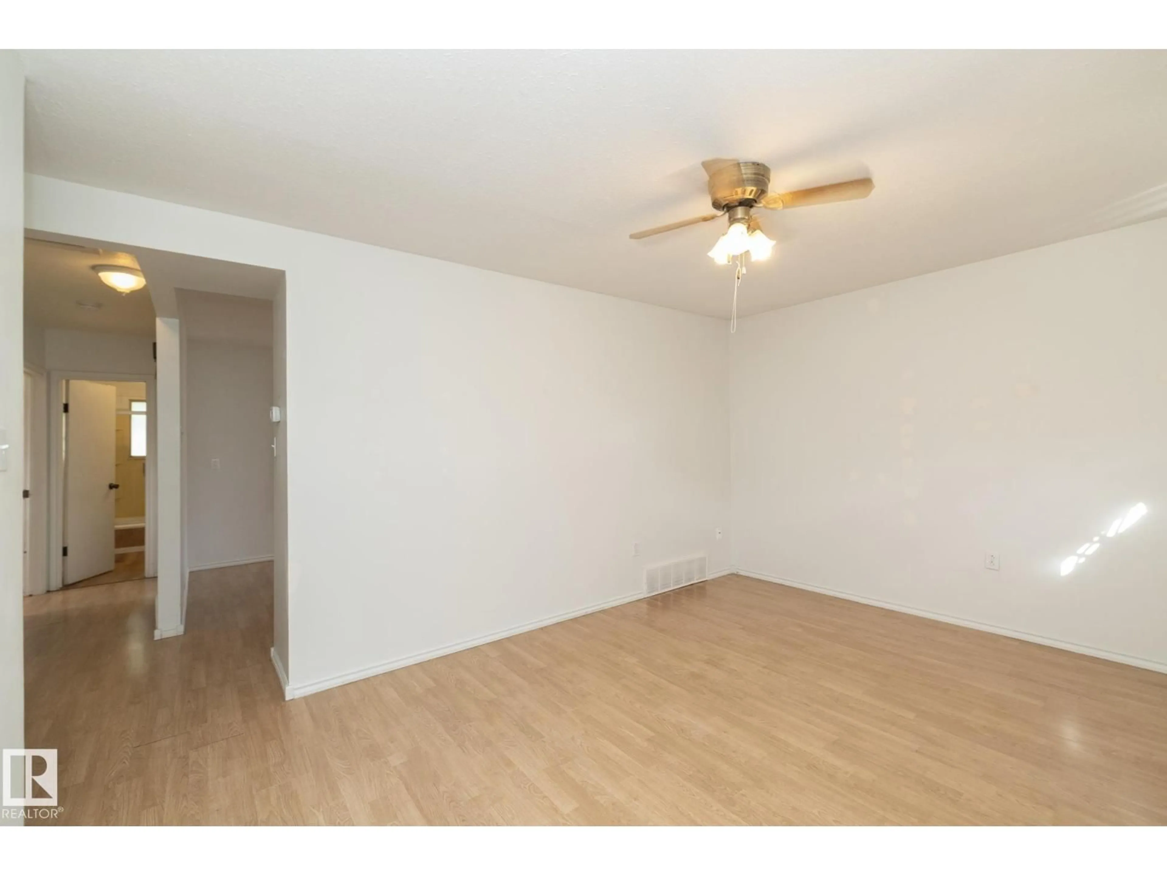 A pic of a room for 14 BANFF COURT, Devon Alberta T9G1X5