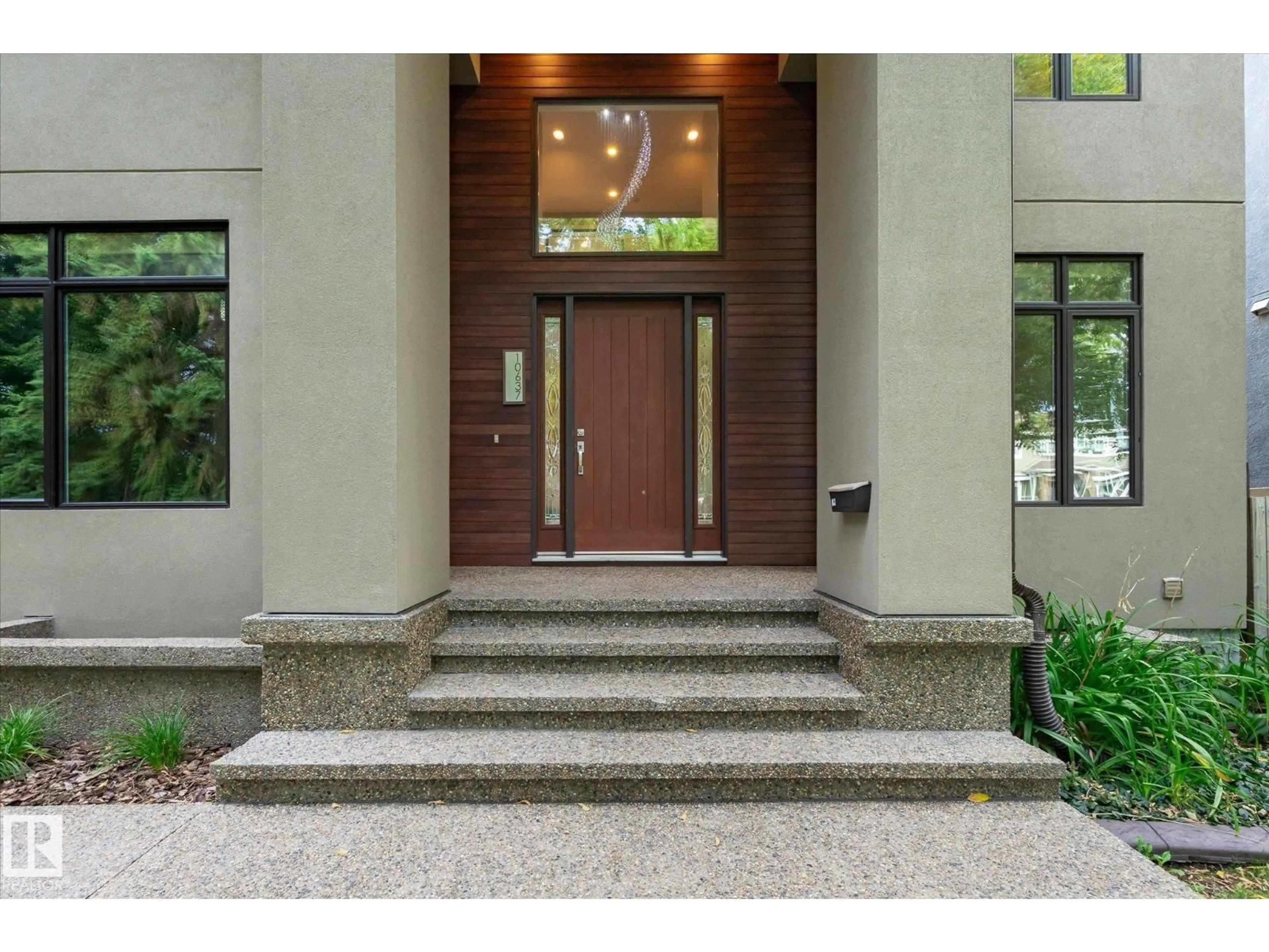 Indoor entryway for 10637 128 ST, Edmonton Alberta T5N1W6