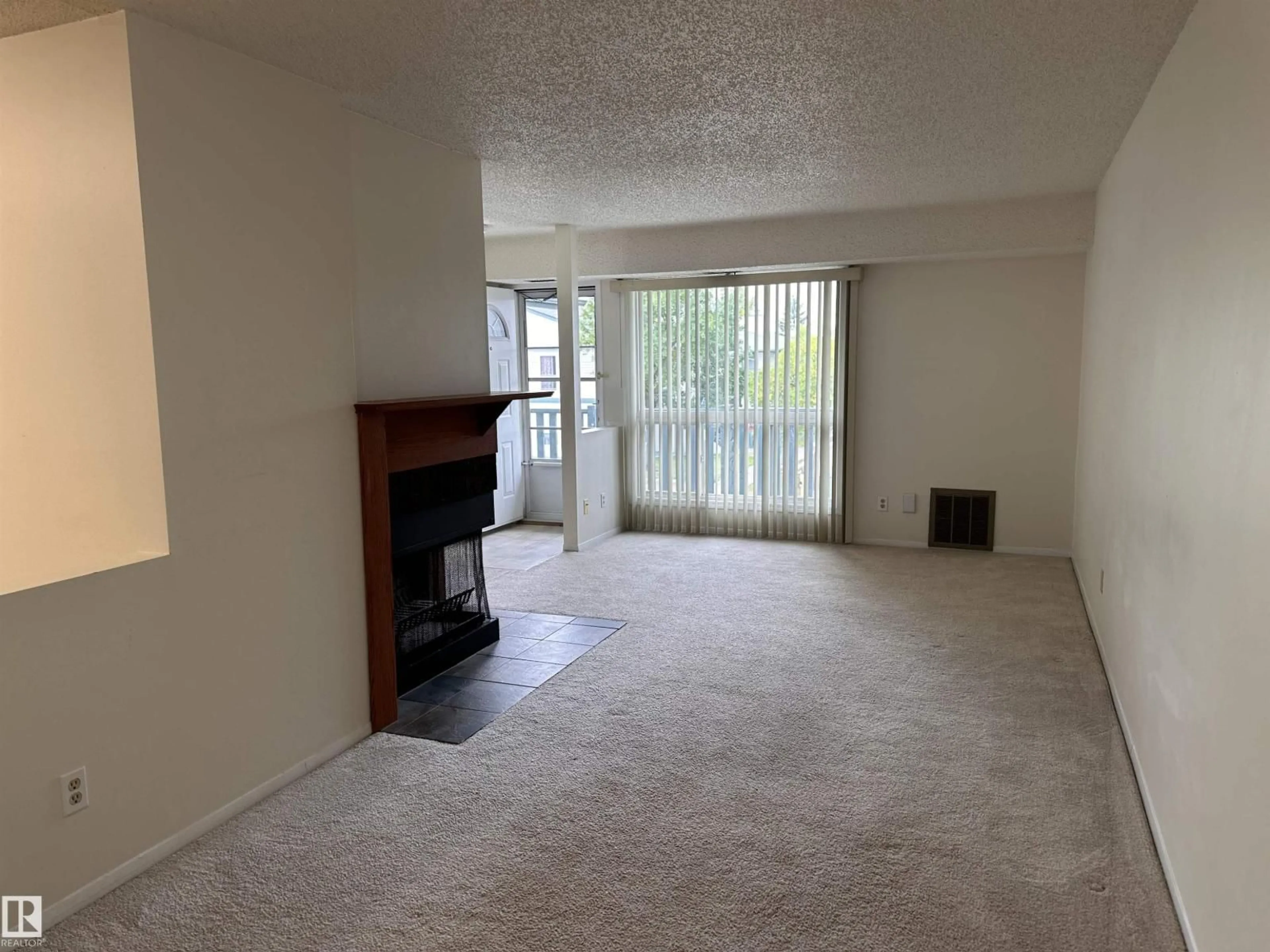 A pic of a room for #132 - 2703 79 ST, Edmonton Alberta T6K3Z6