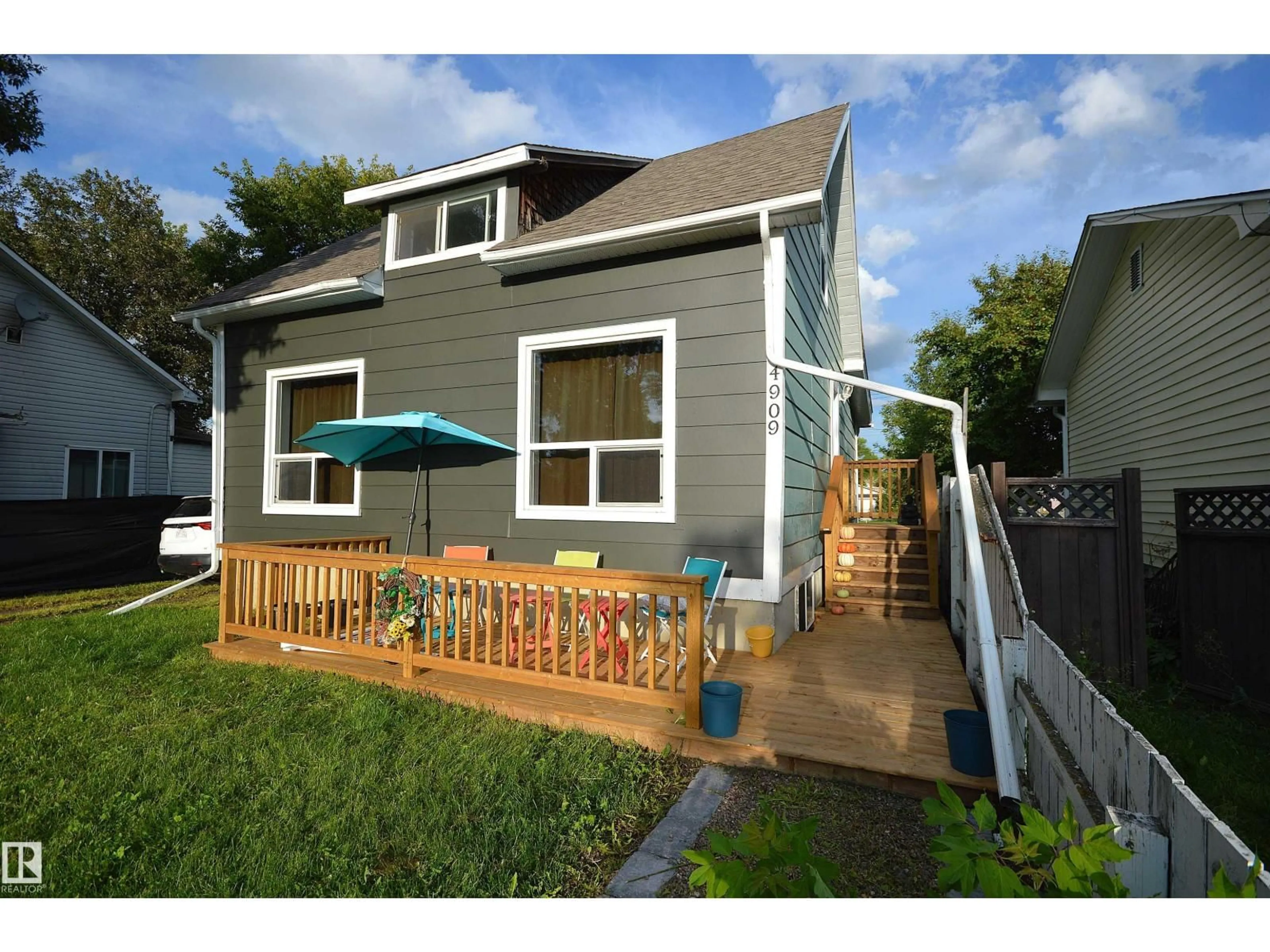 Home with vinyl exterior material, street for 4909 52 ST, Bonnyville Town Alberta T9N1X7