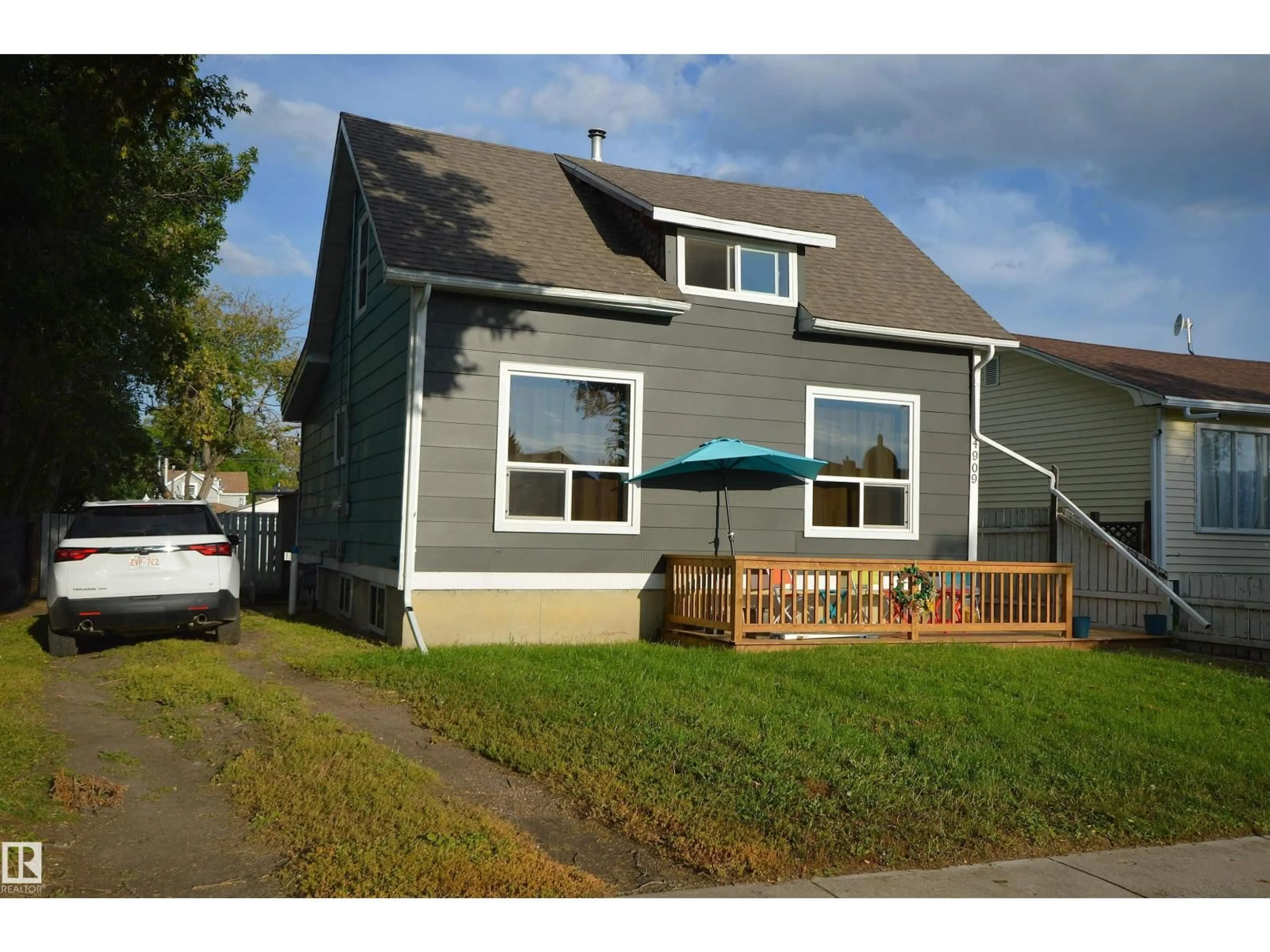 Home with vinyl exterior material, street for 4909 52 ST, Bonnyville Town Alberta T9N1X7