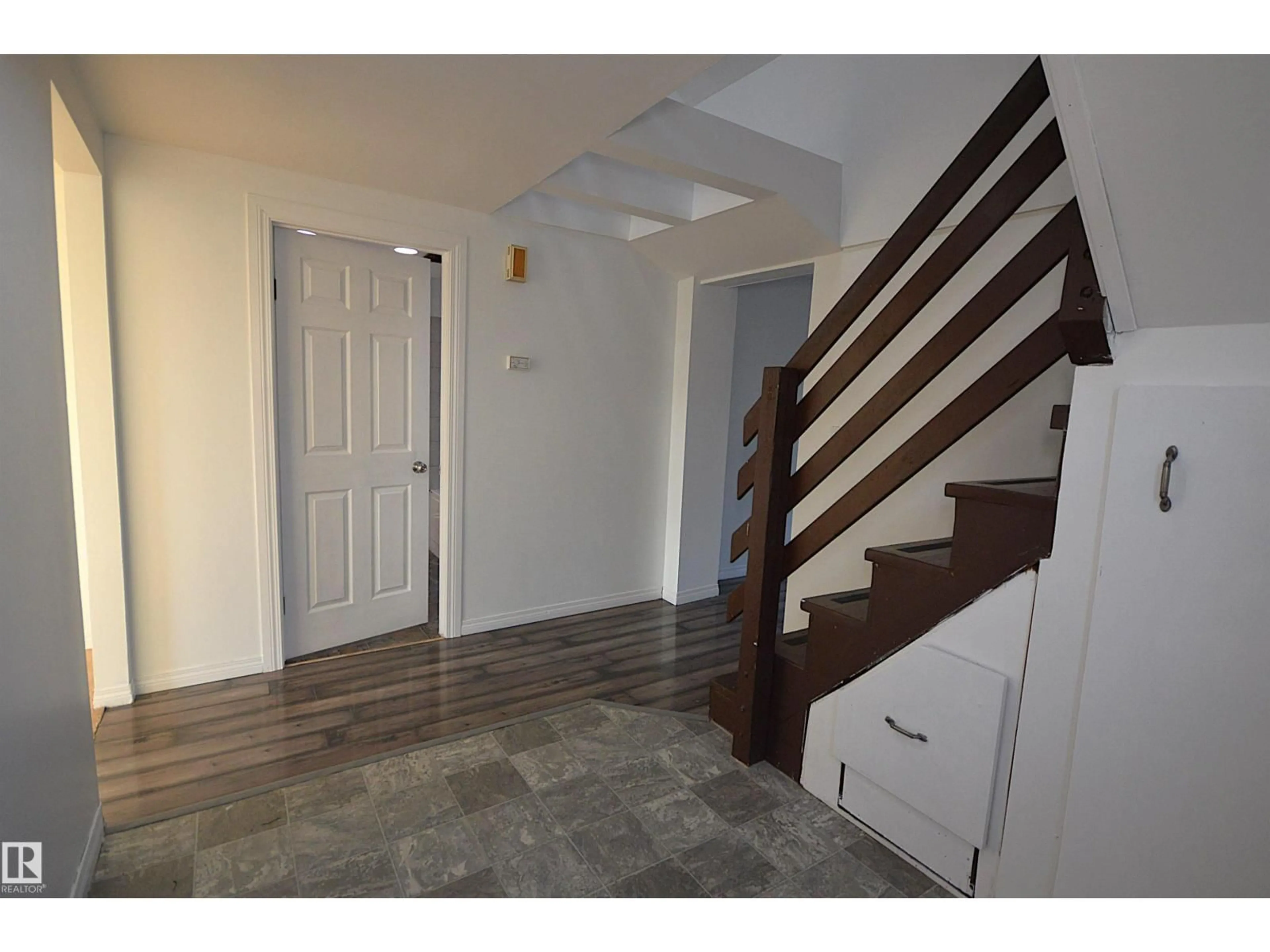 Indoor foyer for 4909 52 ST, Bonnyville Town Alberta T9N1X7