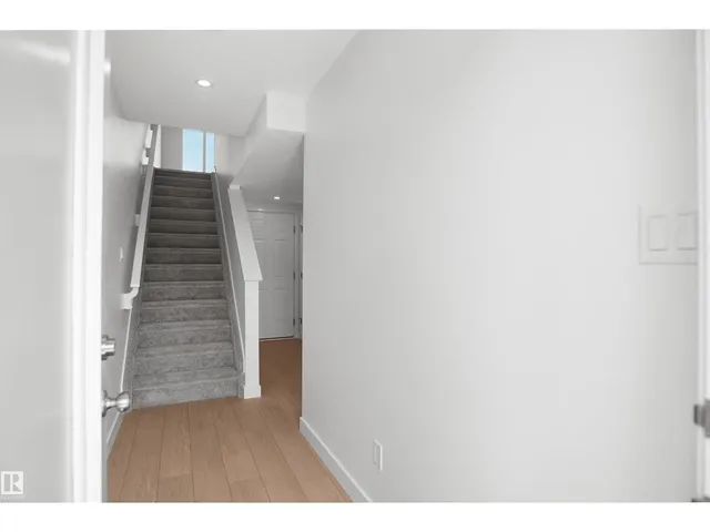 922 19 AV, Edmonton 3