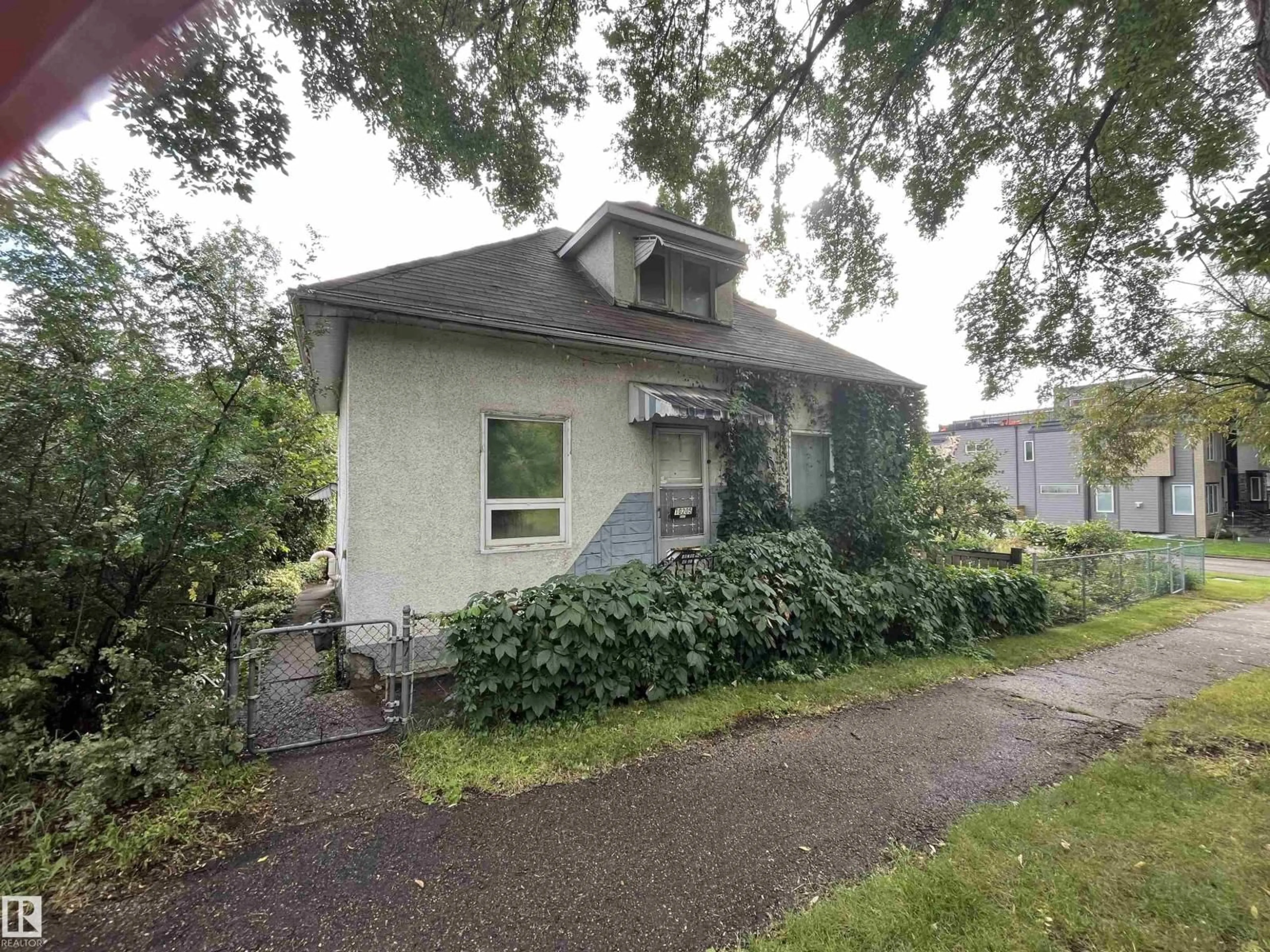 Unknown for 10205 92 ST, Edmonton Alberta T5H1T2
