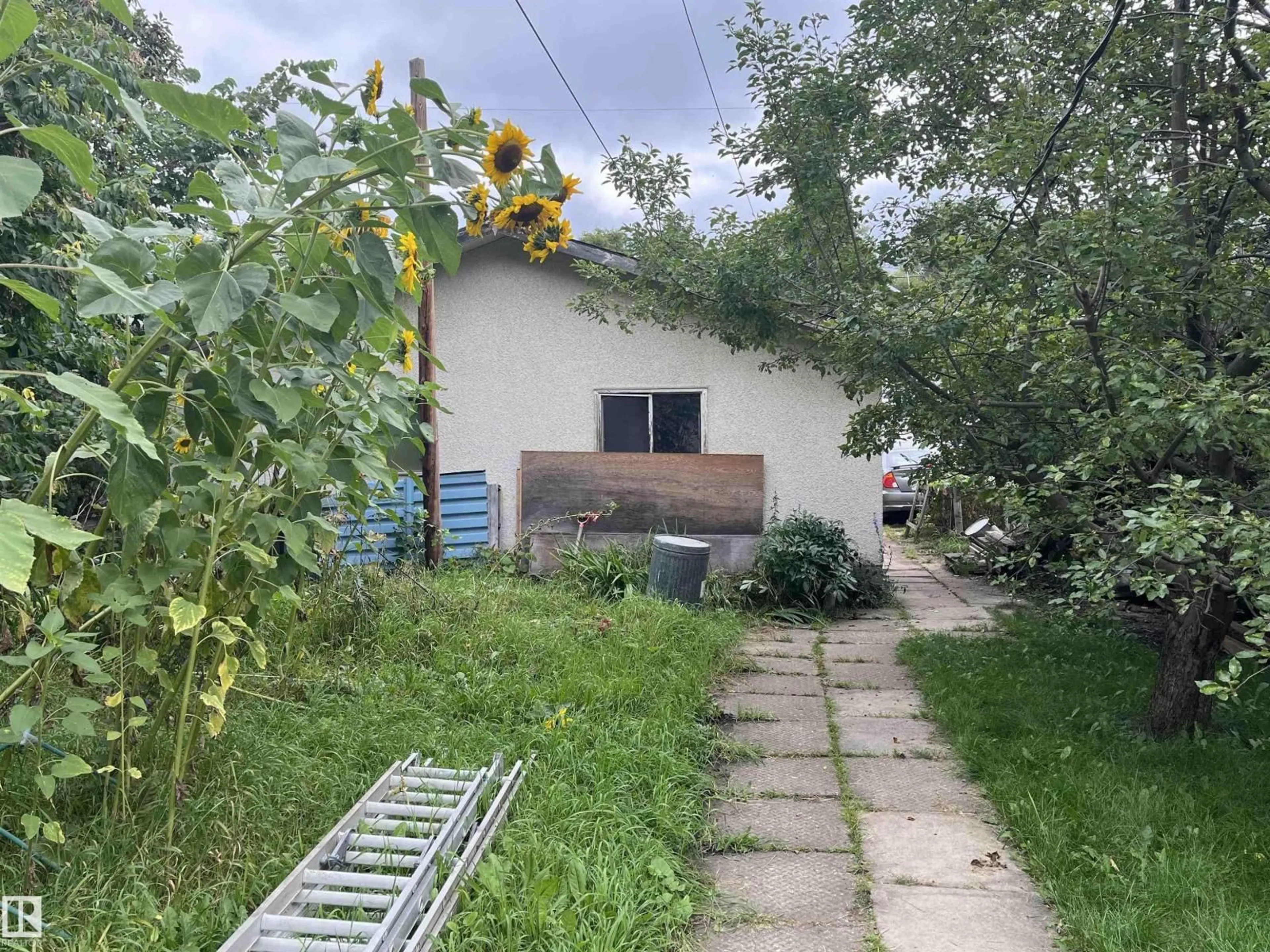 Unknown for 10205 92 ST, Edmonton Alberta T5H1T2
