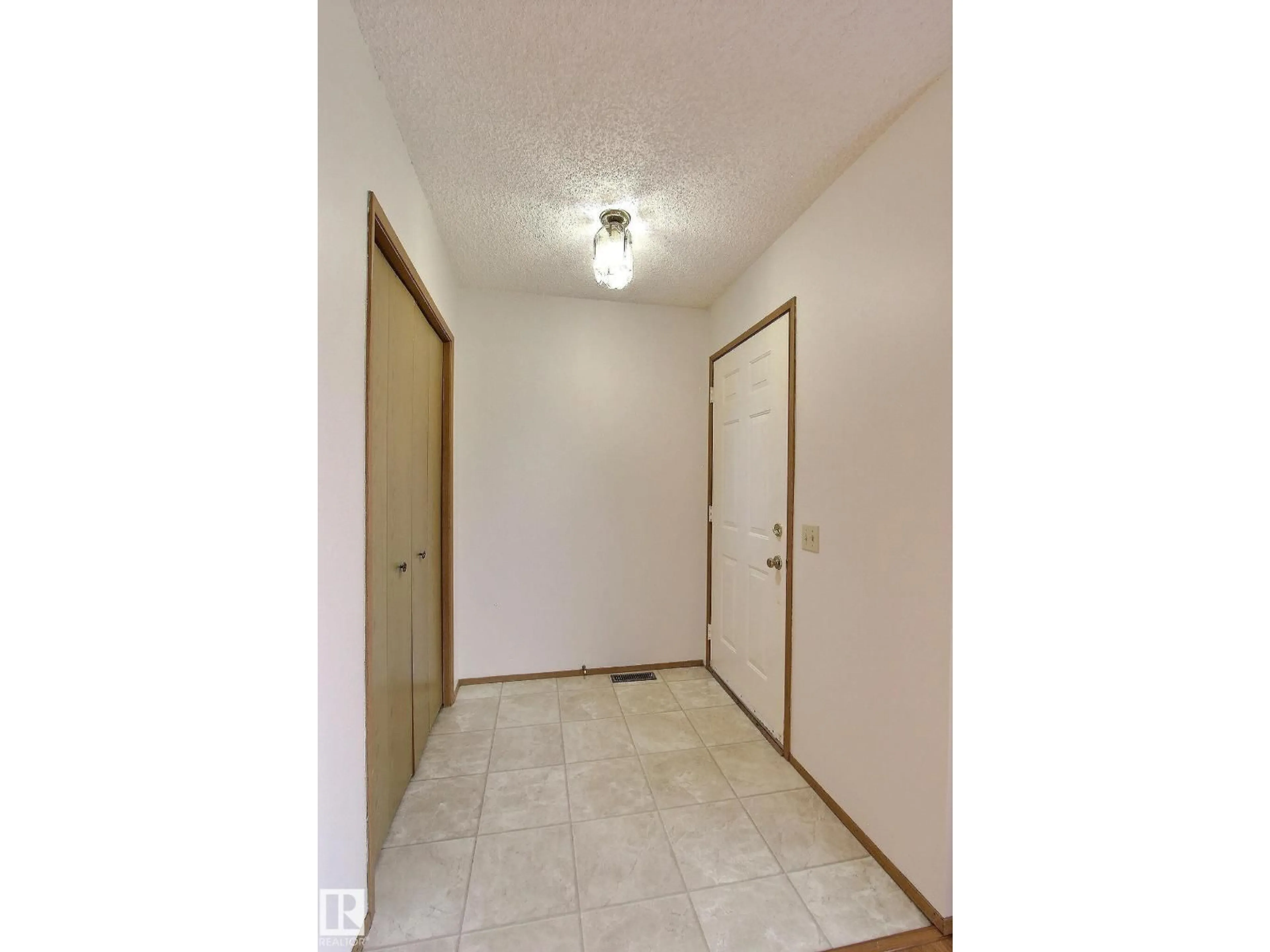 Unknown for 5 - 122 ABERDEEN WY, Stony Plain Alberta T7Z1N1