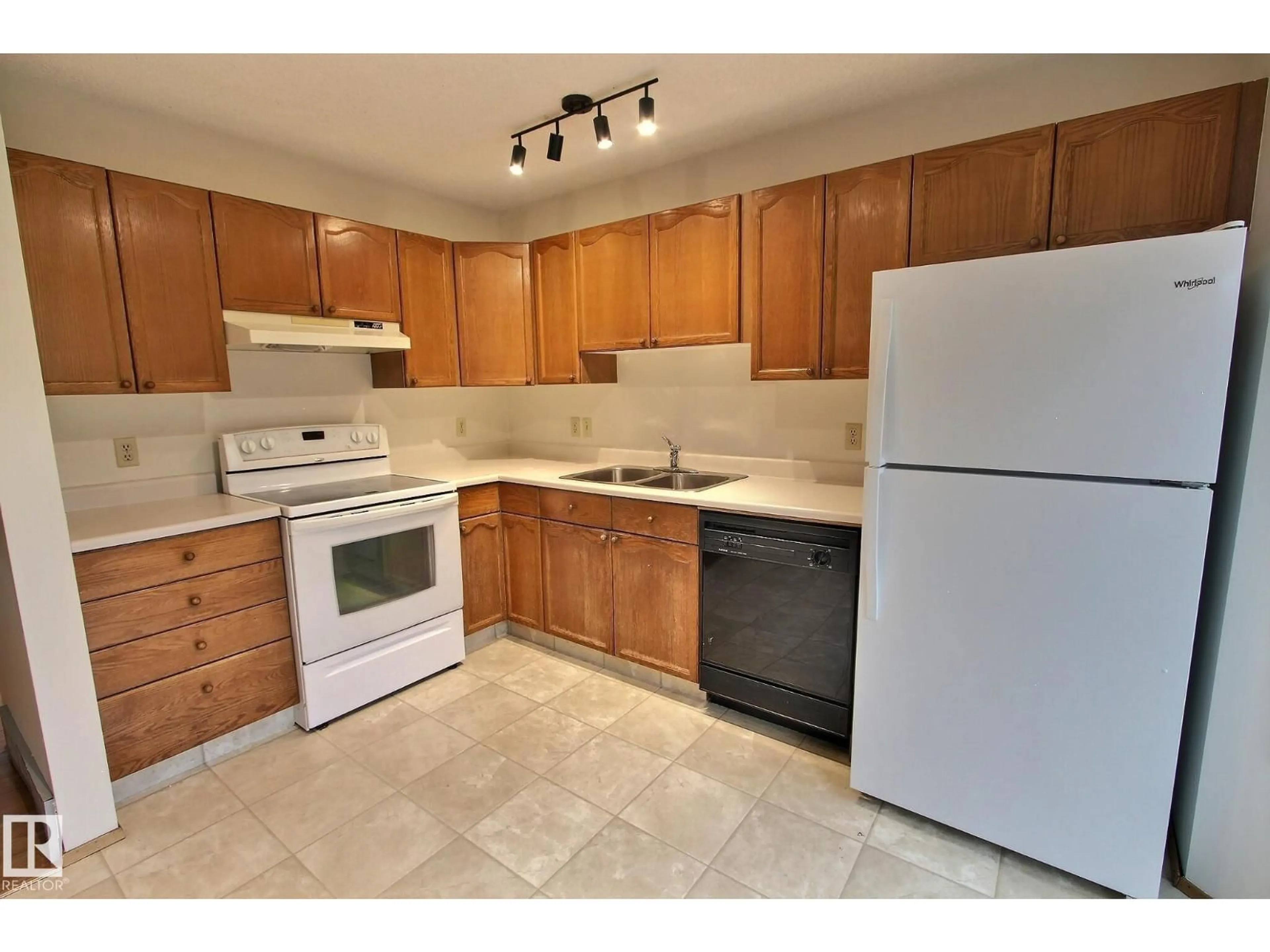 Standard kitchen, unknown for 5 - 122 ABERDEEN WY, Stony Plain Alberta T7Z1N1