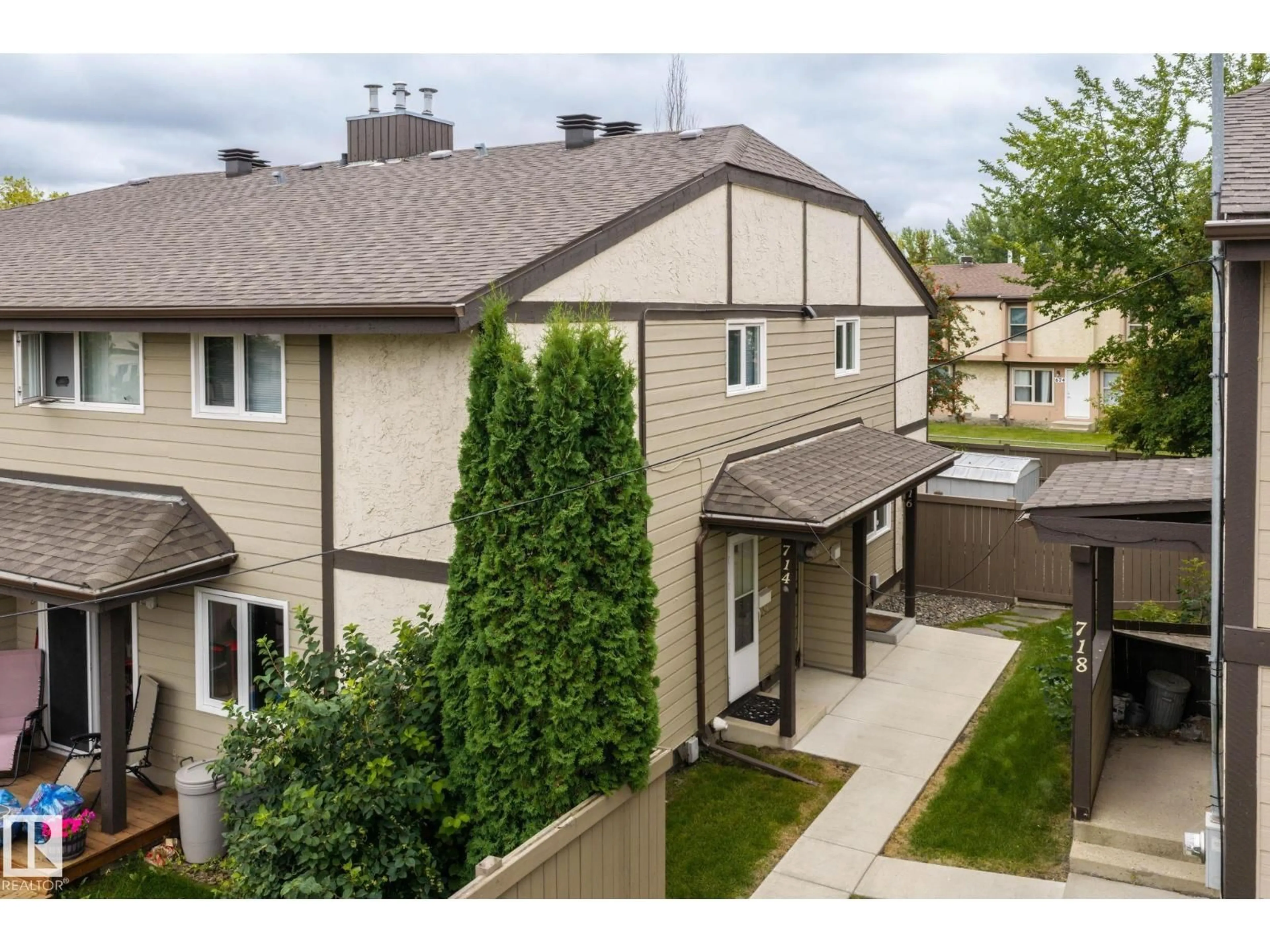A pic from outside/outdoor area/front of a property/back of a property/a pic from drone, street for 716 CLAREVIEW RD, Edmonton Alberta T5A4J7
