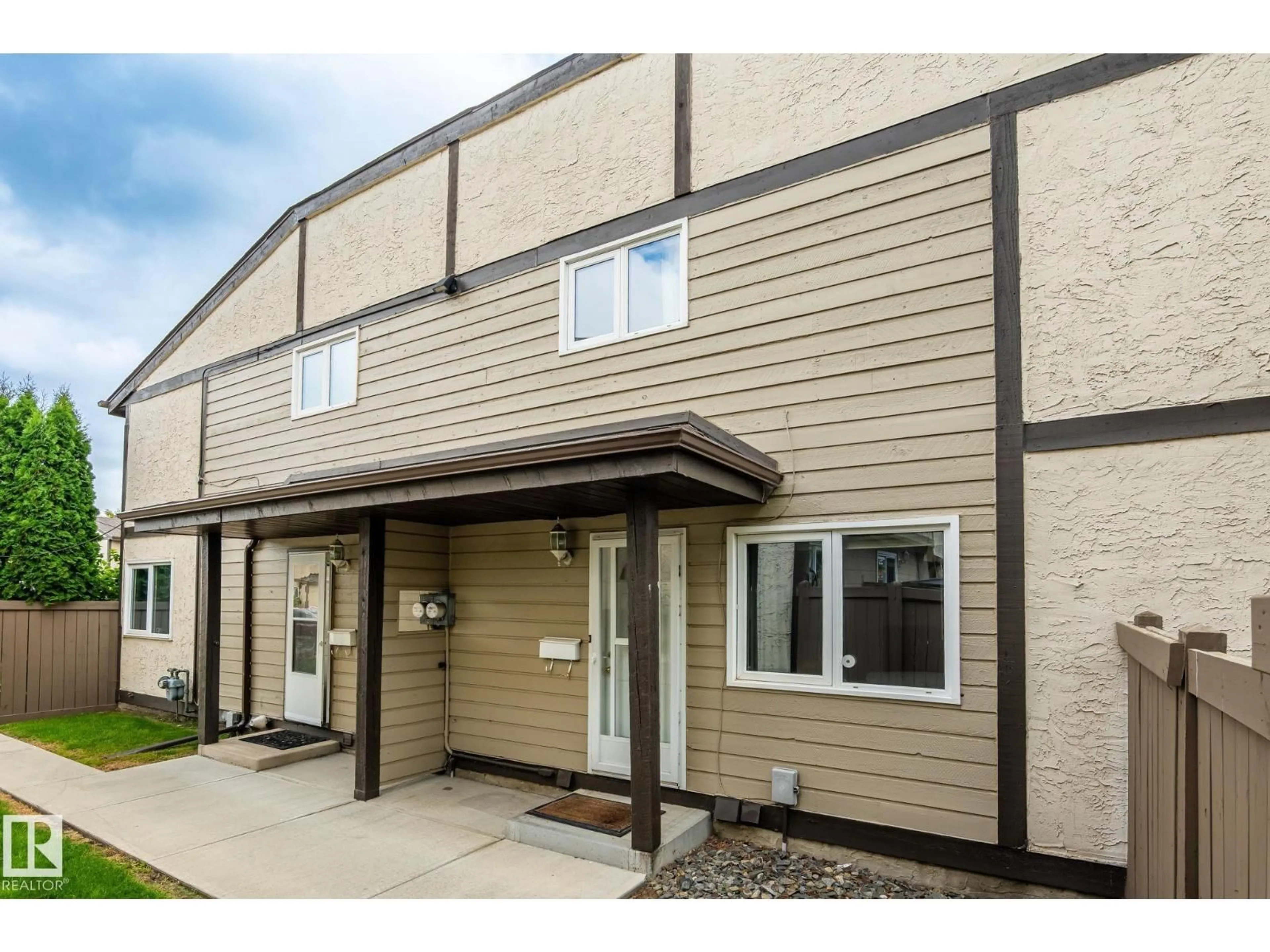 Home with vinyl exterior material, building for 716 CLAREVIEW RD, Edmonton Alberta T5A4J7