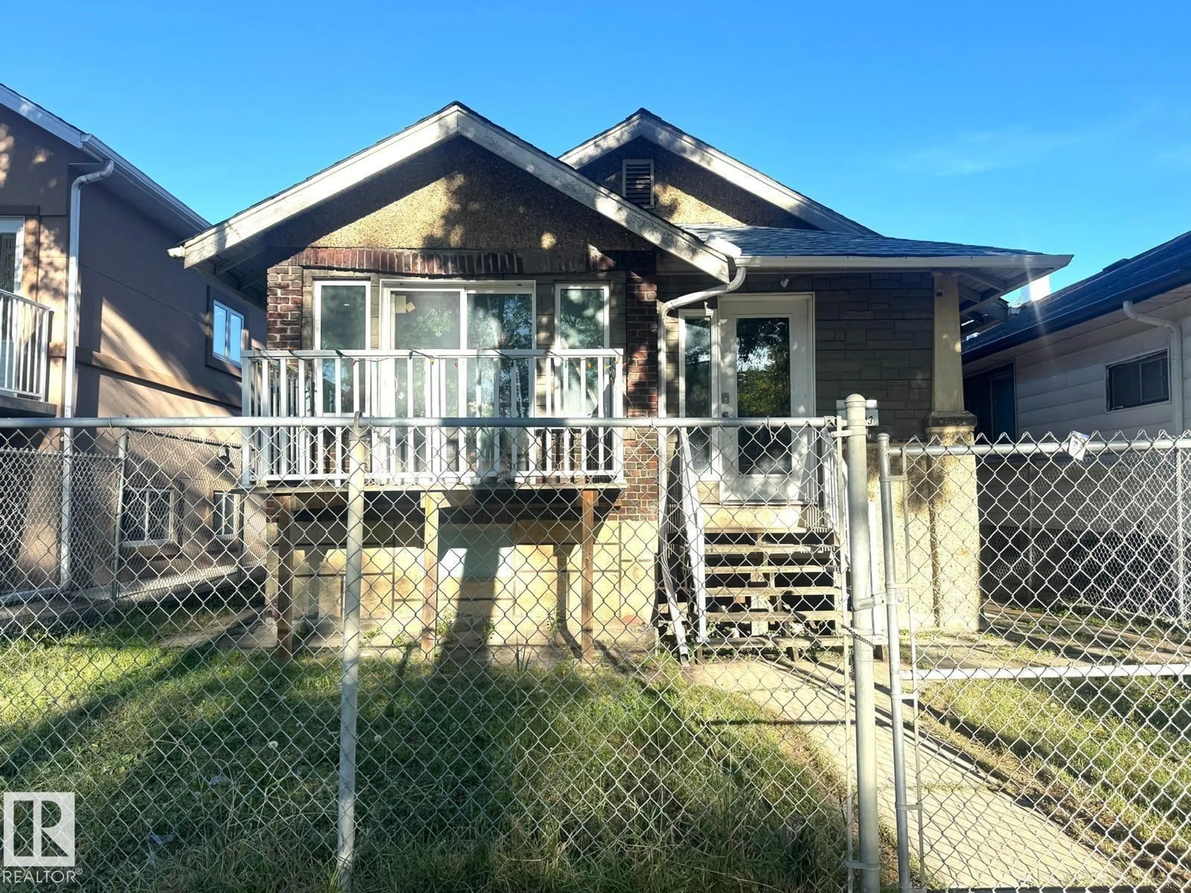 A pic from outside/outdoor area/front of a property/back of a property/a pic from drone, street for NW - 11323 97 ST, Edmonton Alberta T5G1X3