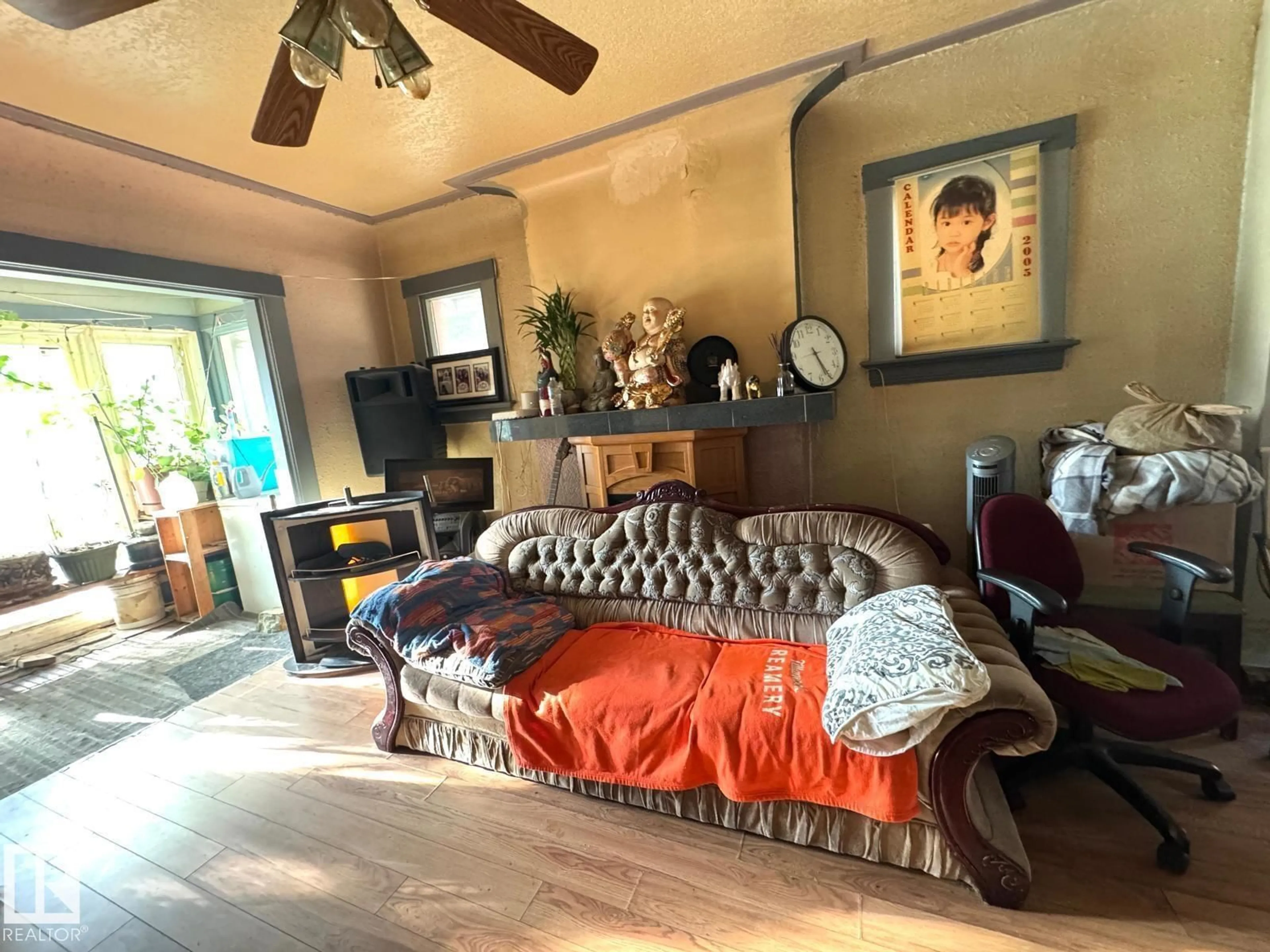 Living room with furniture, unknown for NW - 11323 97 ST, Edmonton Alberta T5G1X3