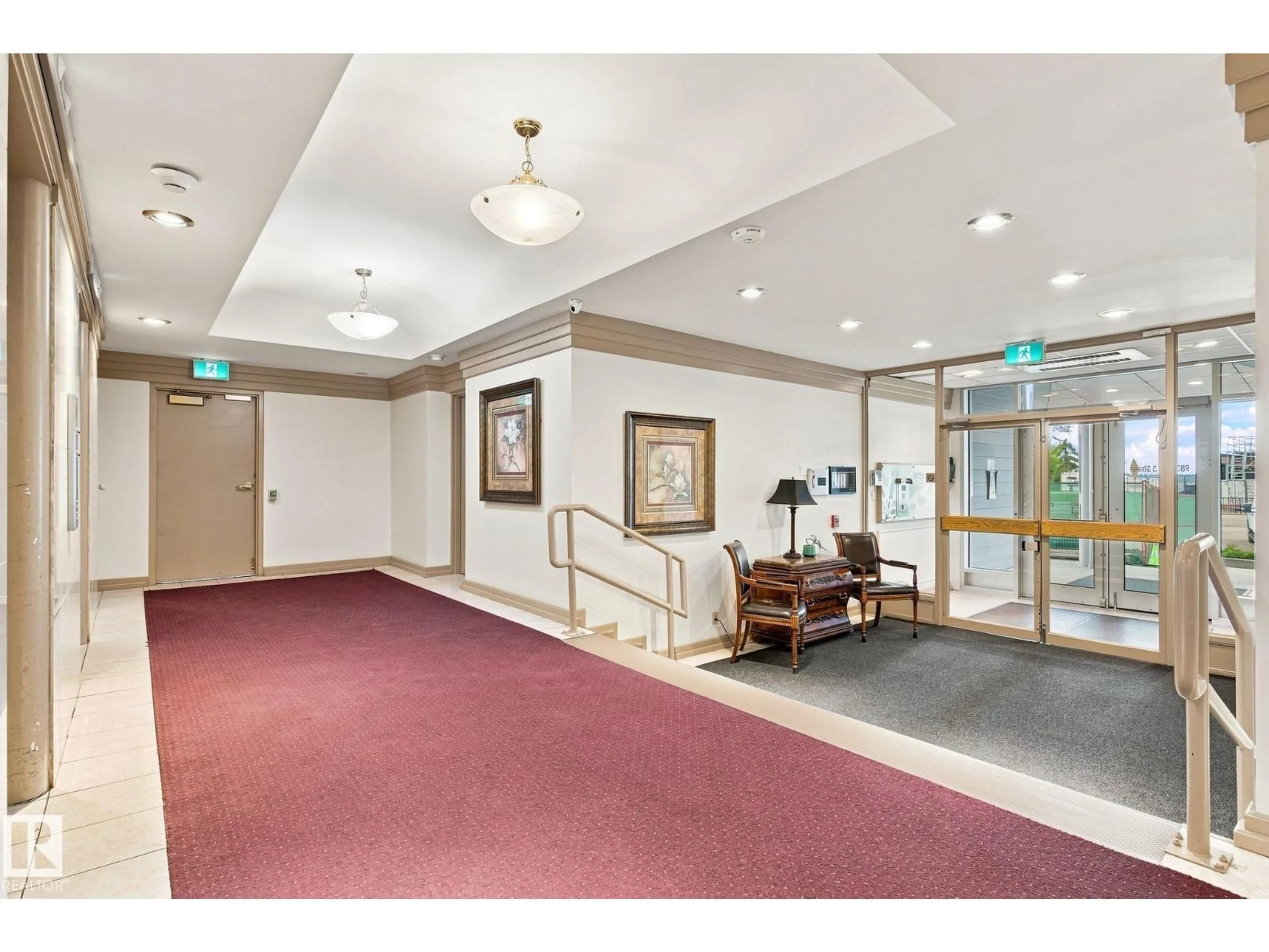 Indoor foyer for 9835 - 1507 113 ST, Edmonton Alberta T5K1N4