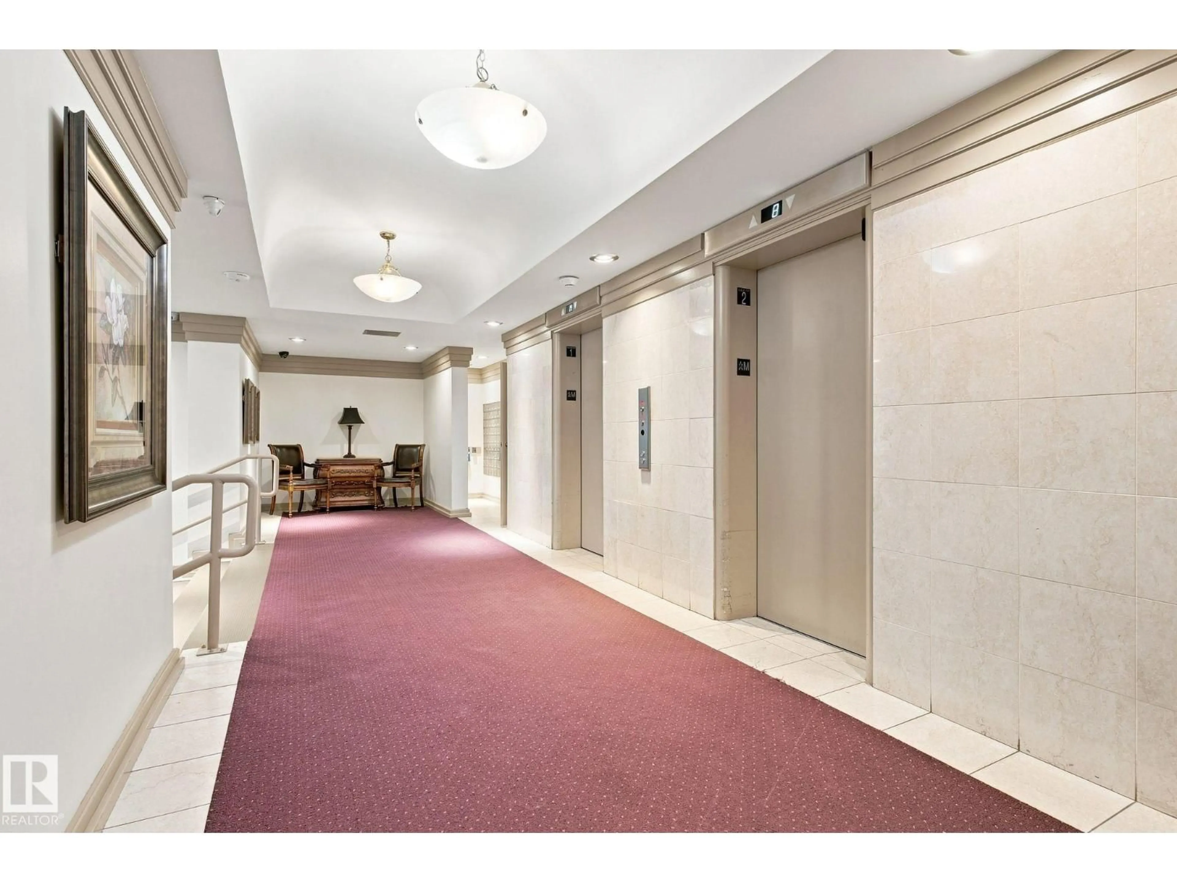 Indoor foyer for 9835 - 1507 113 ST, Edmonton Alberta T5K1N4