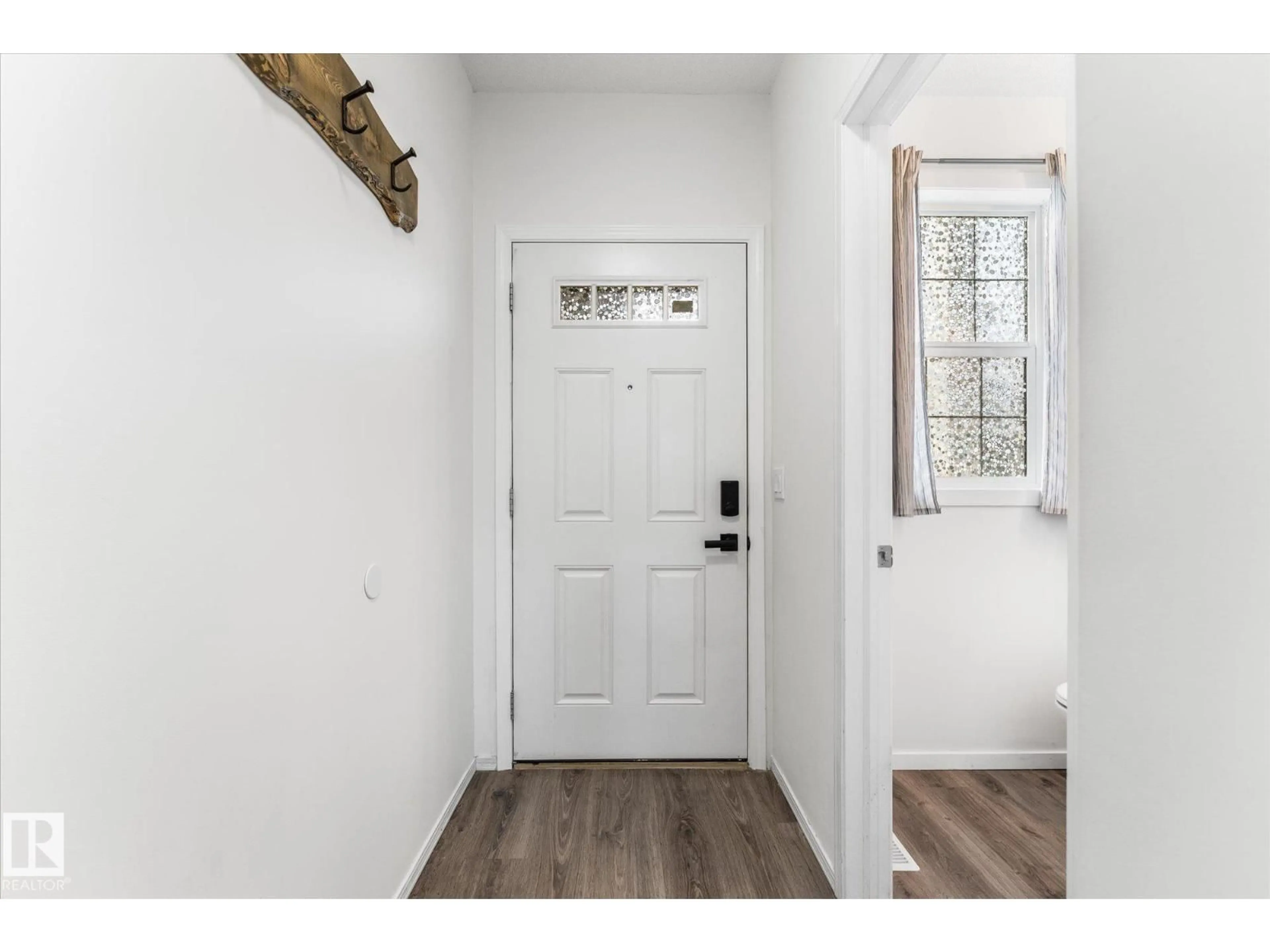 Indoor entryway for 20 VENICE BV, Spruce Grove Alberta T7X4P6