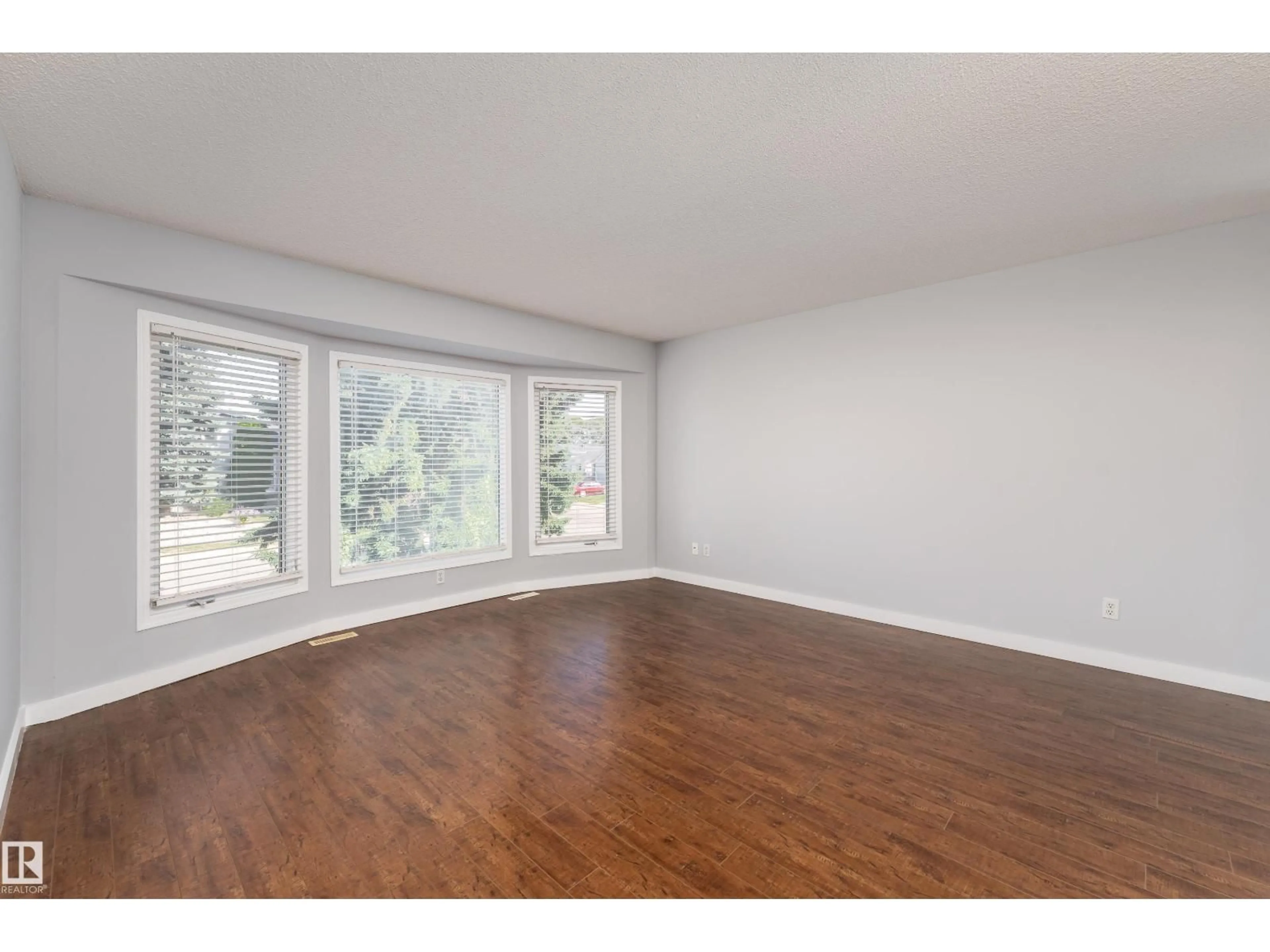 A pic of a room for 2512 46A ST, Edmonton Alberta T6L3X8